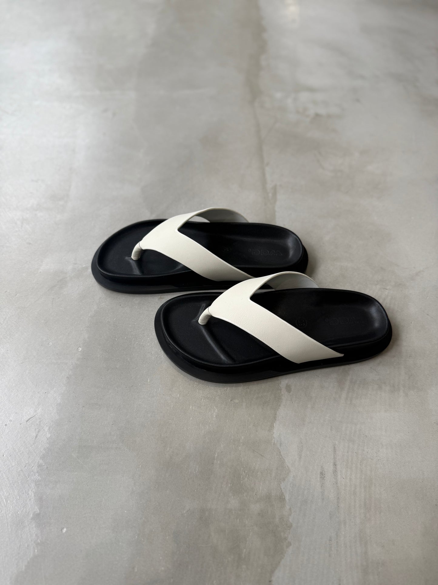 【Waa.】TONG SANDALS "WHITE"