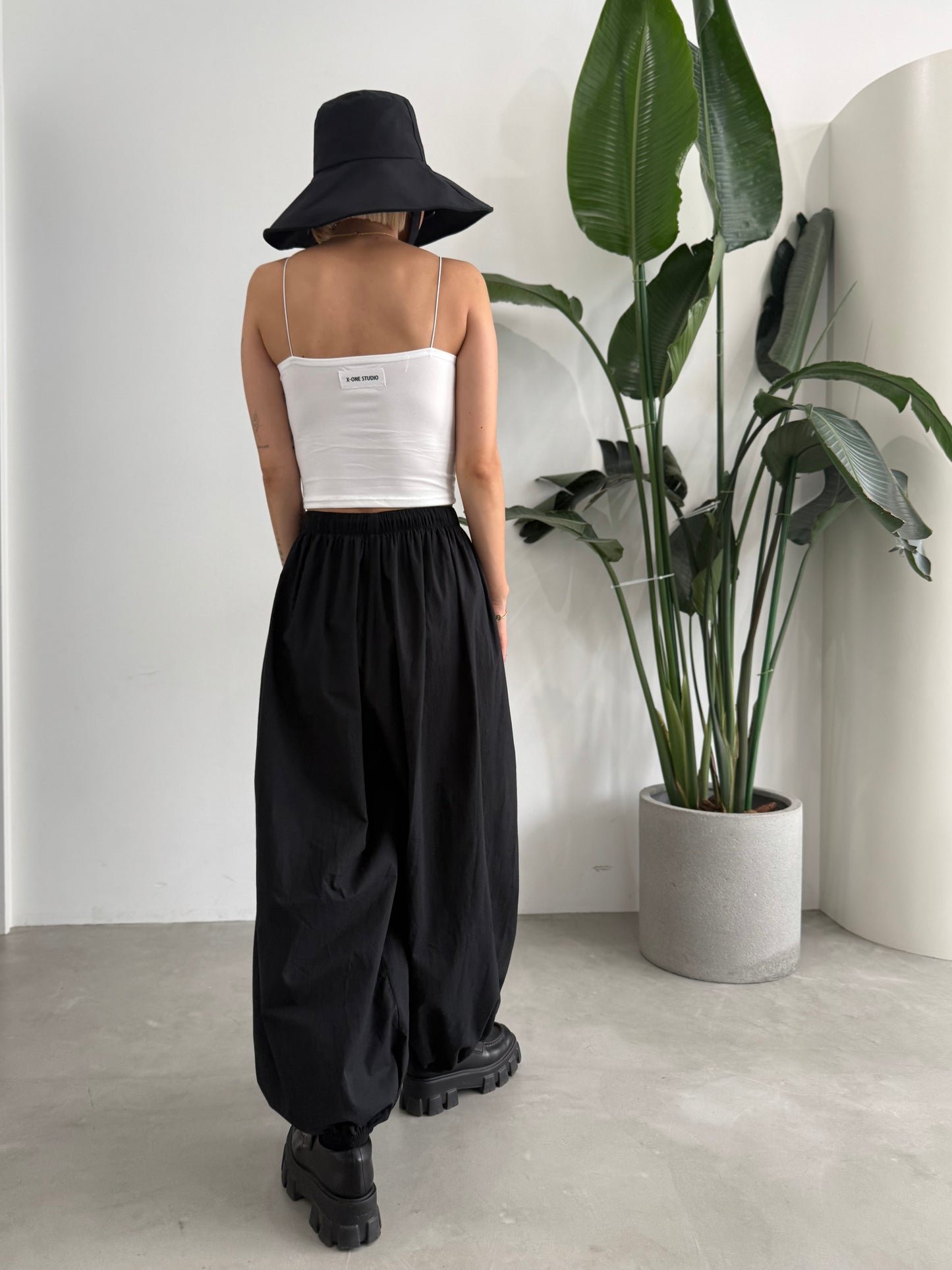 WIDE BRIM HAT