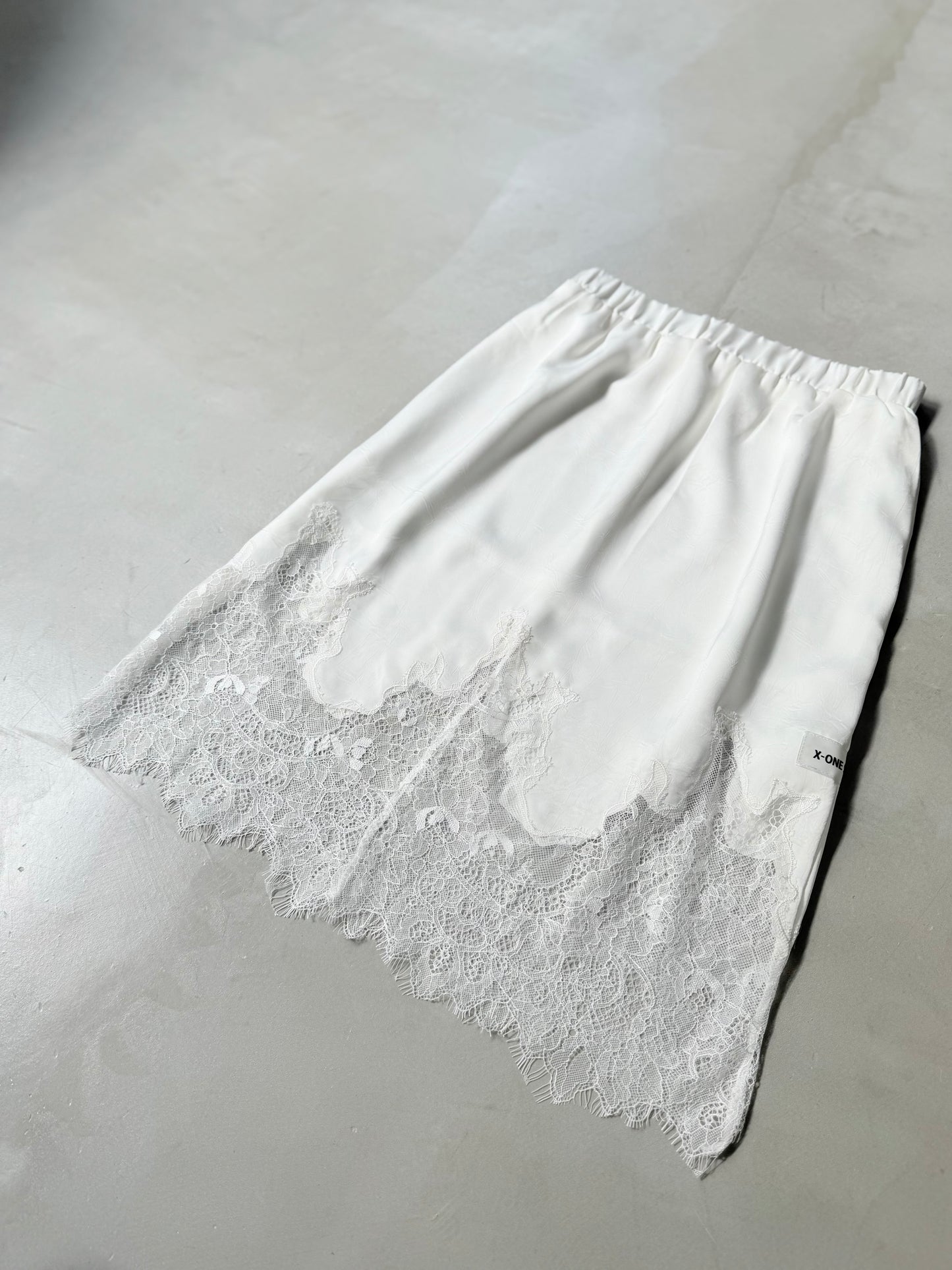 SATIN LACE SKIRT "WHITE"