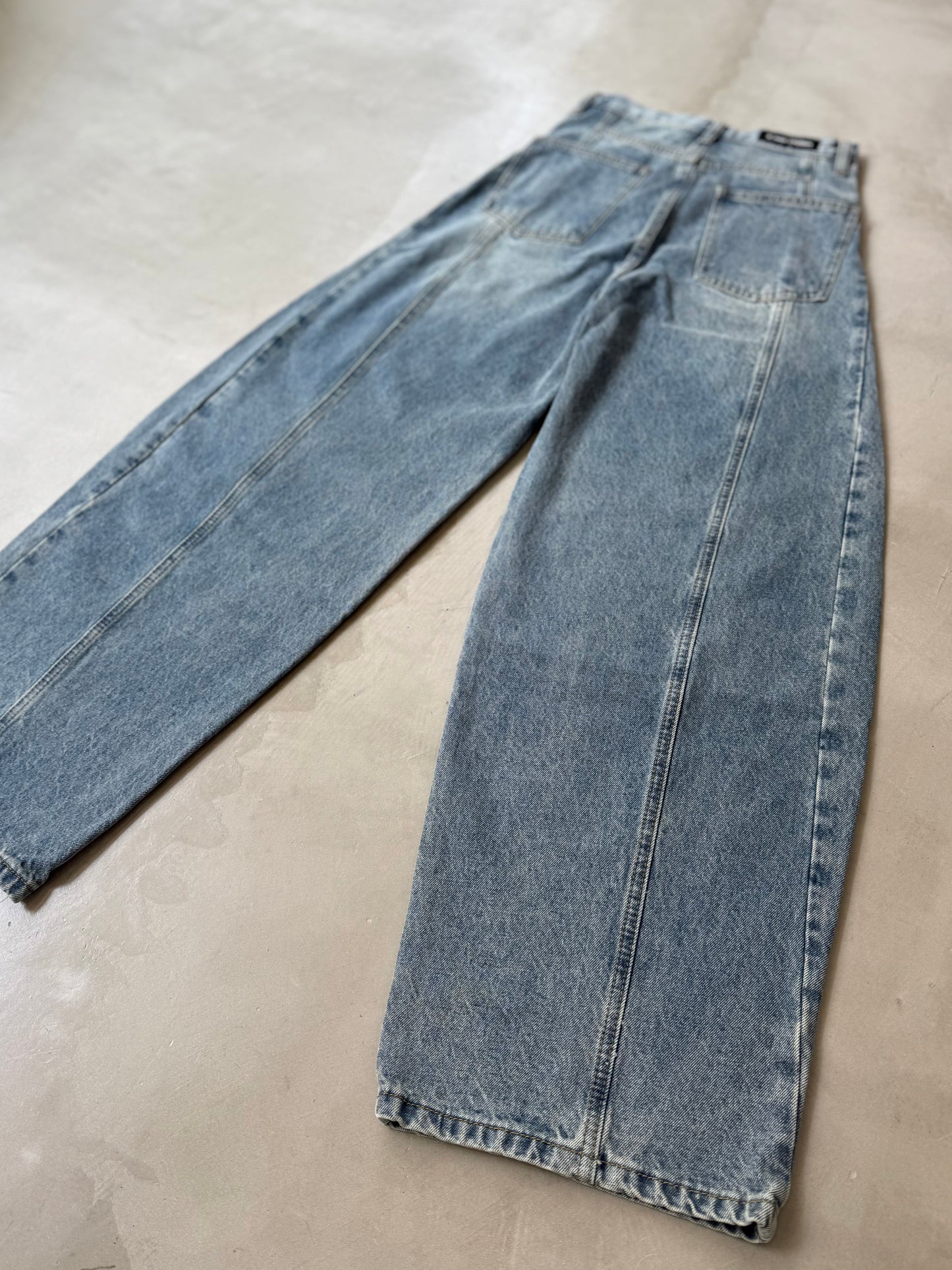 BARREL FIT DENIM