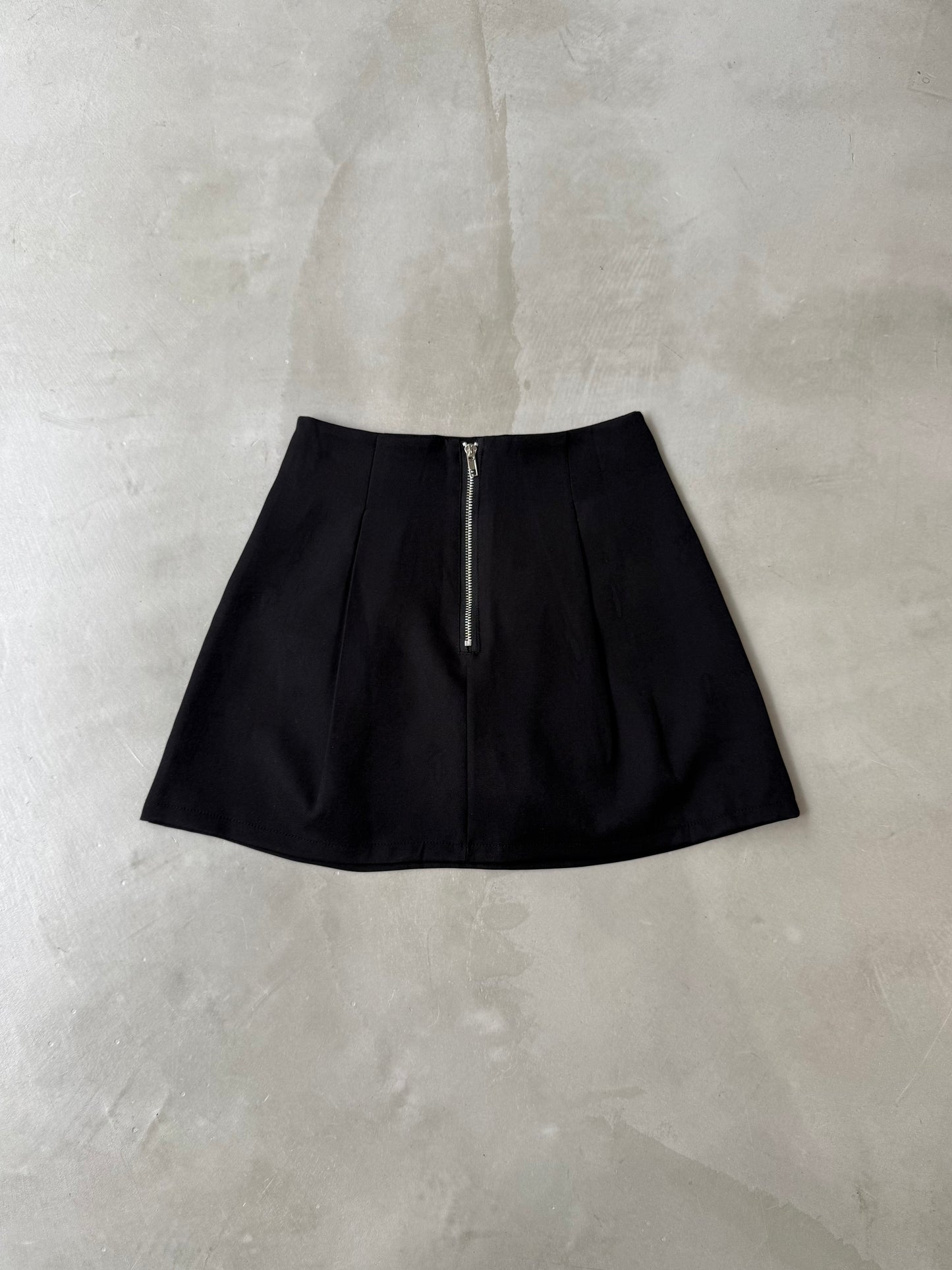 DOUBLE TUCK FLARE SKORT "BLACK"