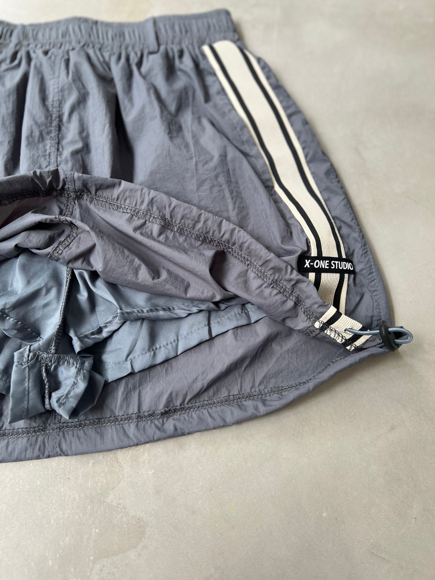 NYLON TRACK SKIRT "GRAY"