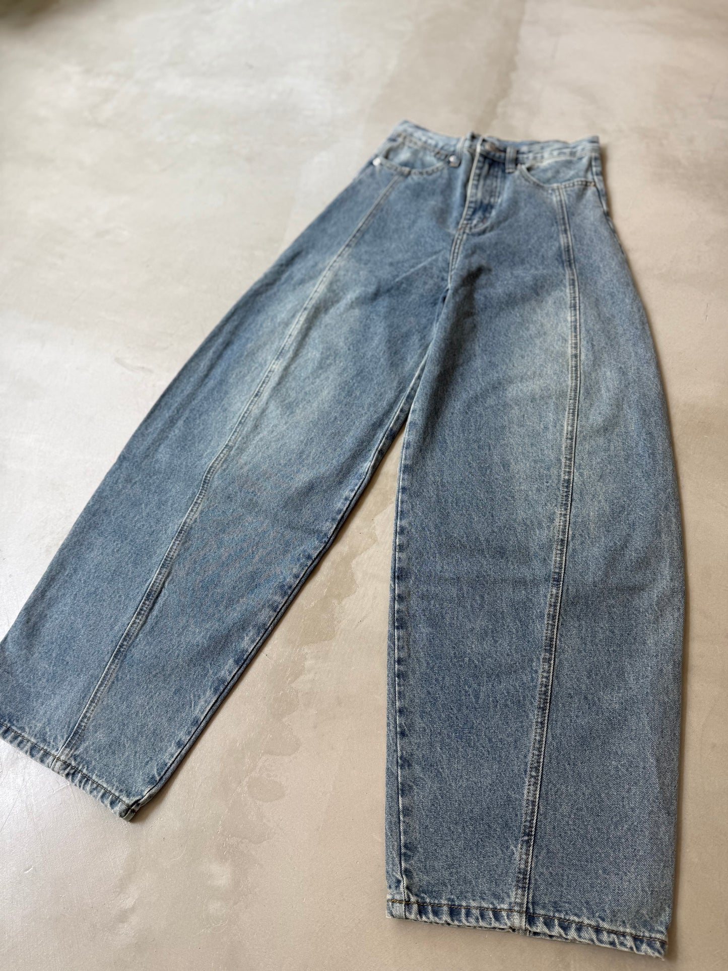 BARREL FIT DENIM