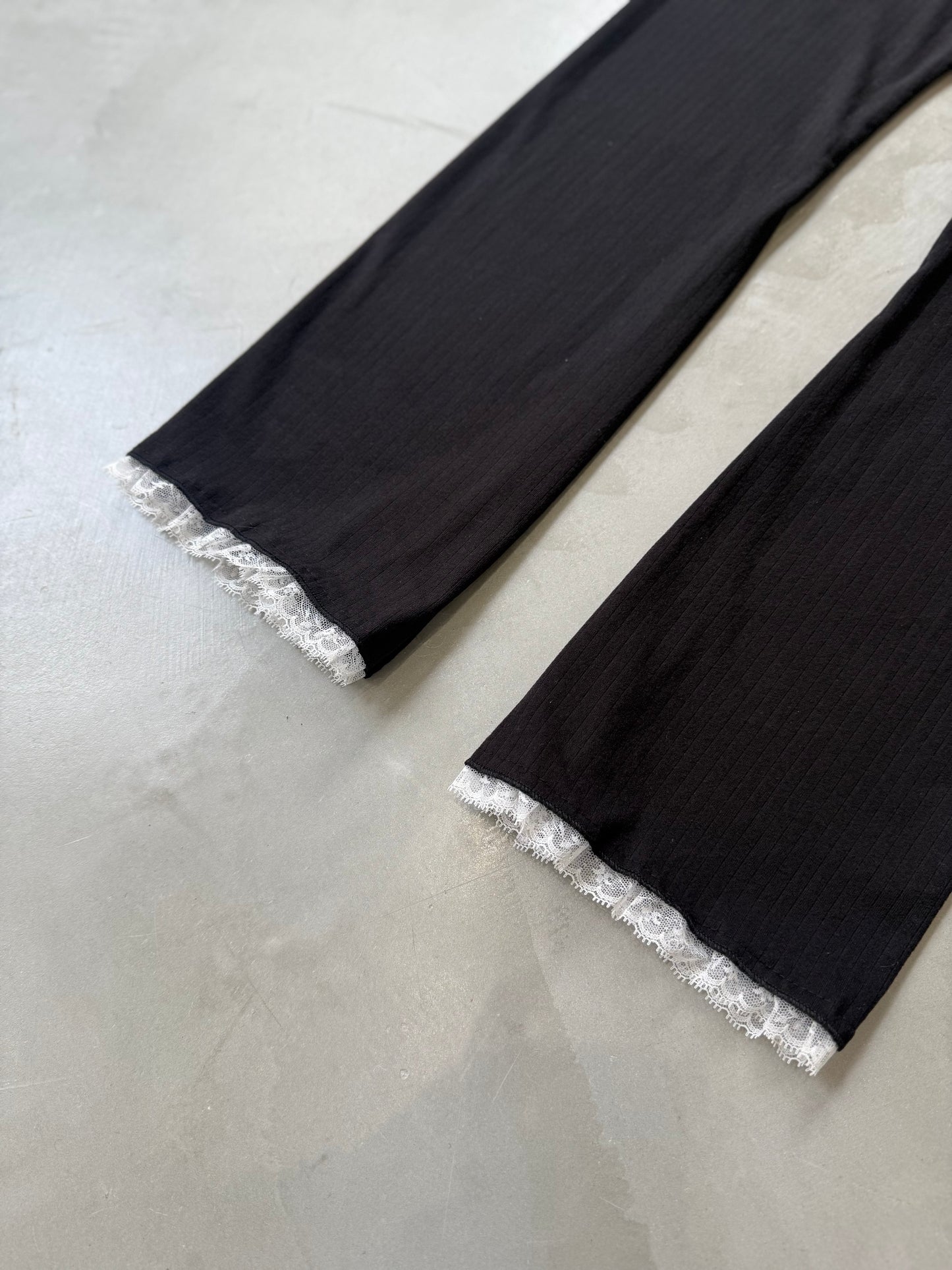 RIB LACE FRILL LEGGINGS "BLACK"