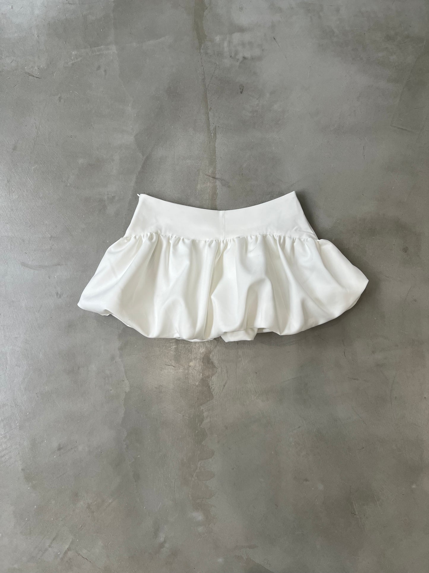 VOLUME WHIP SKIRT "WHITE"