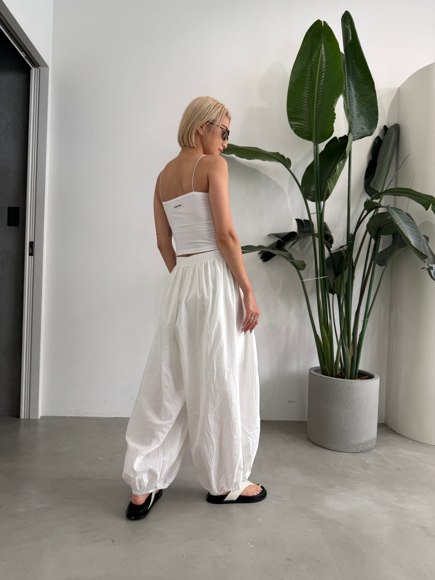 ALADDIN FIT PANT "WHITE"