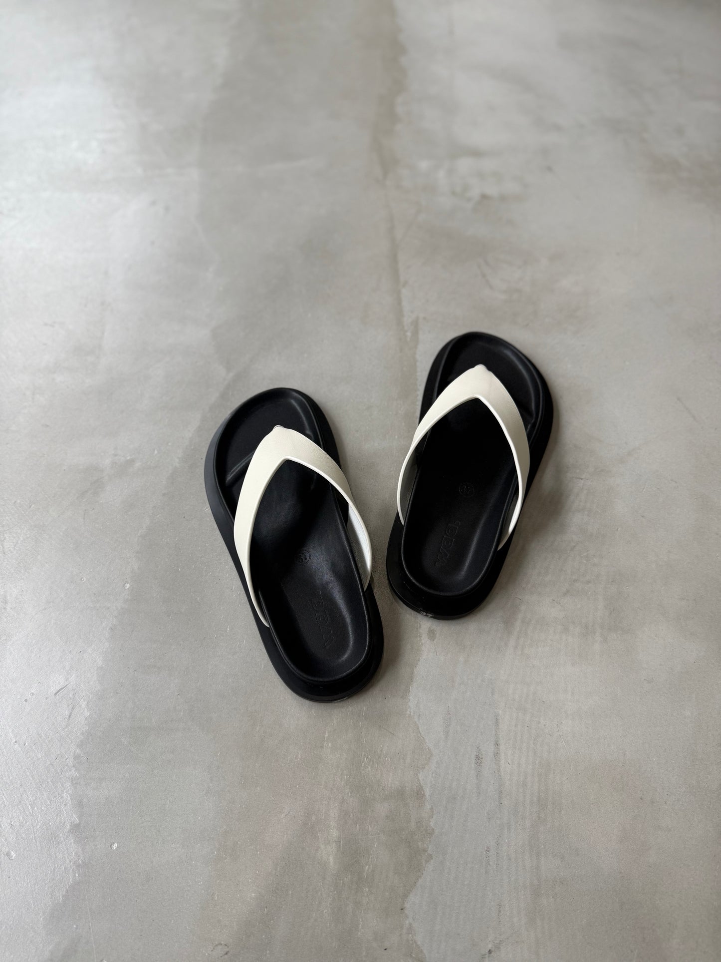 【Waa.】TONG SANDALS "WHITE"
