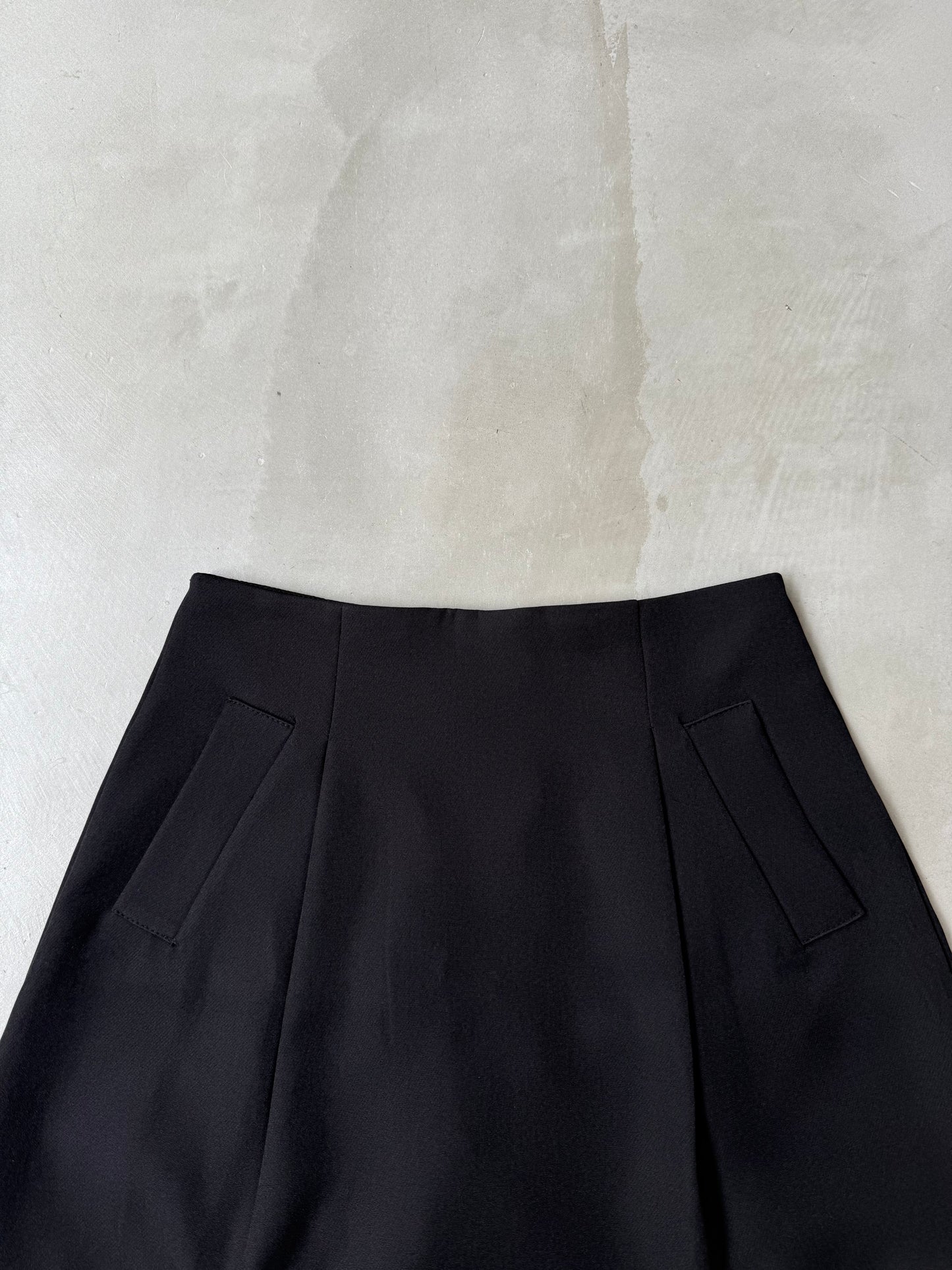 DOUBLE TUCK FLARE SKORT "BLACK"