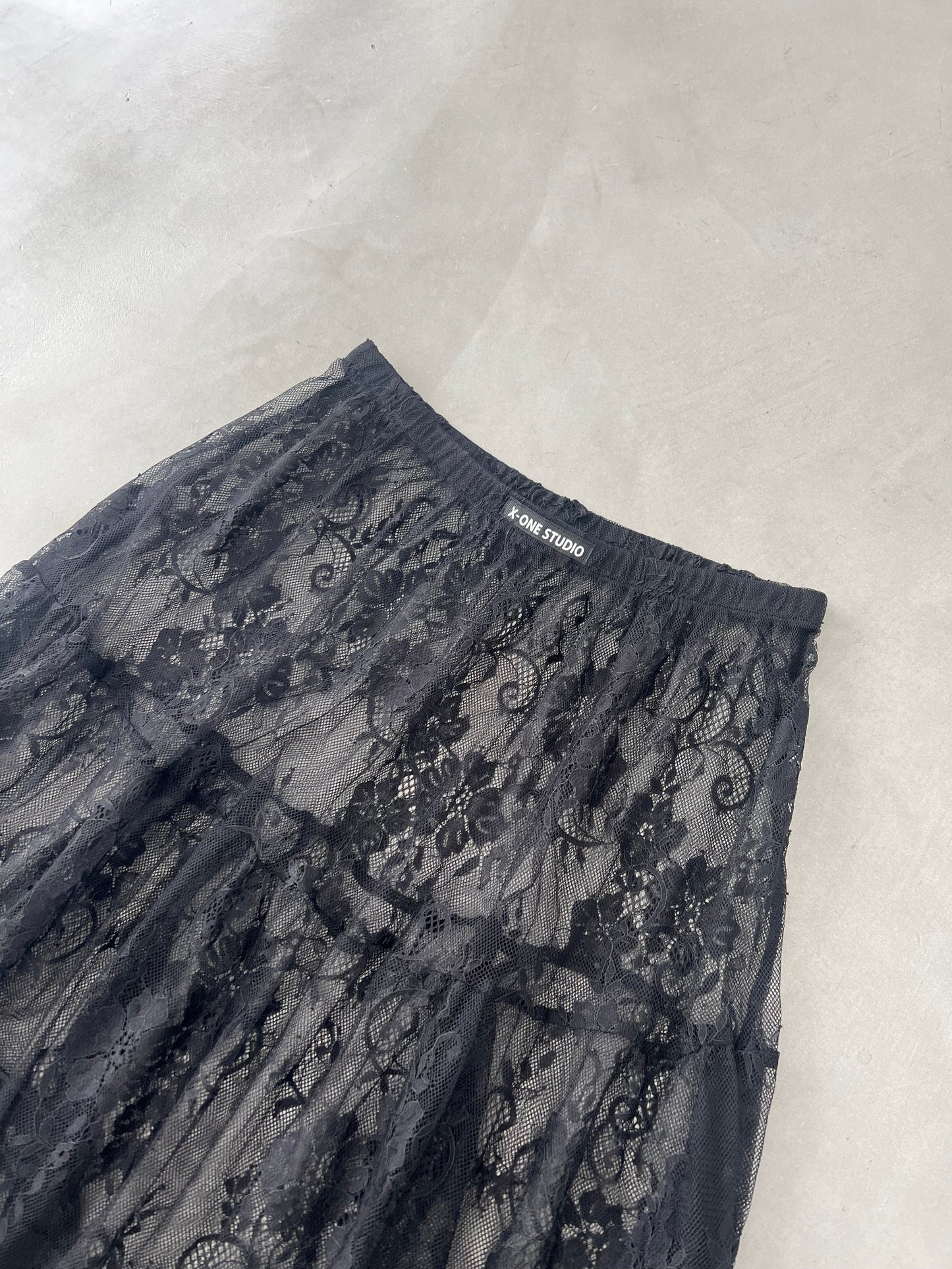LAYERED LACE SKIRT "BLACK"