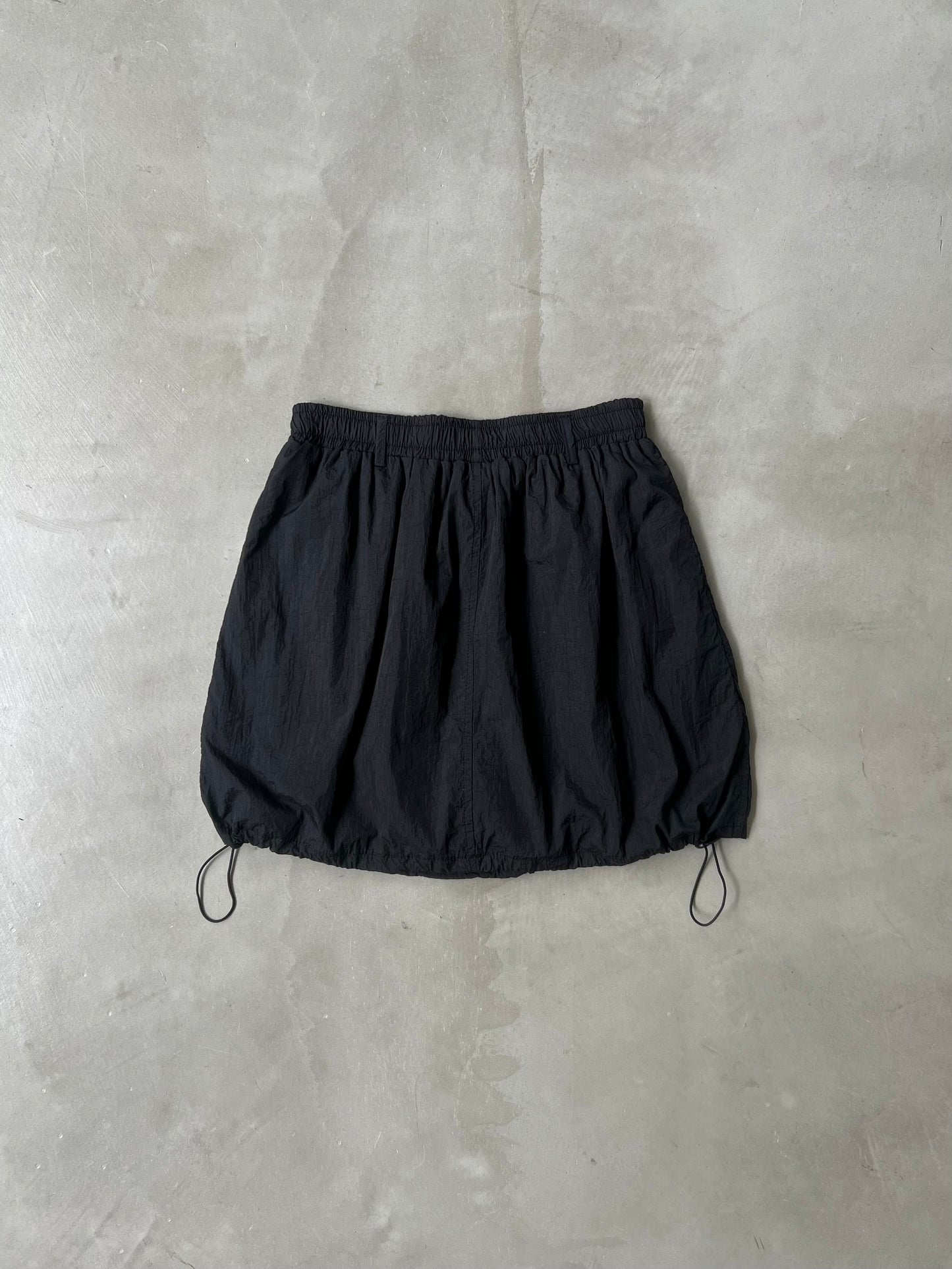 NYLON TRACK SKIRT "BLACK"