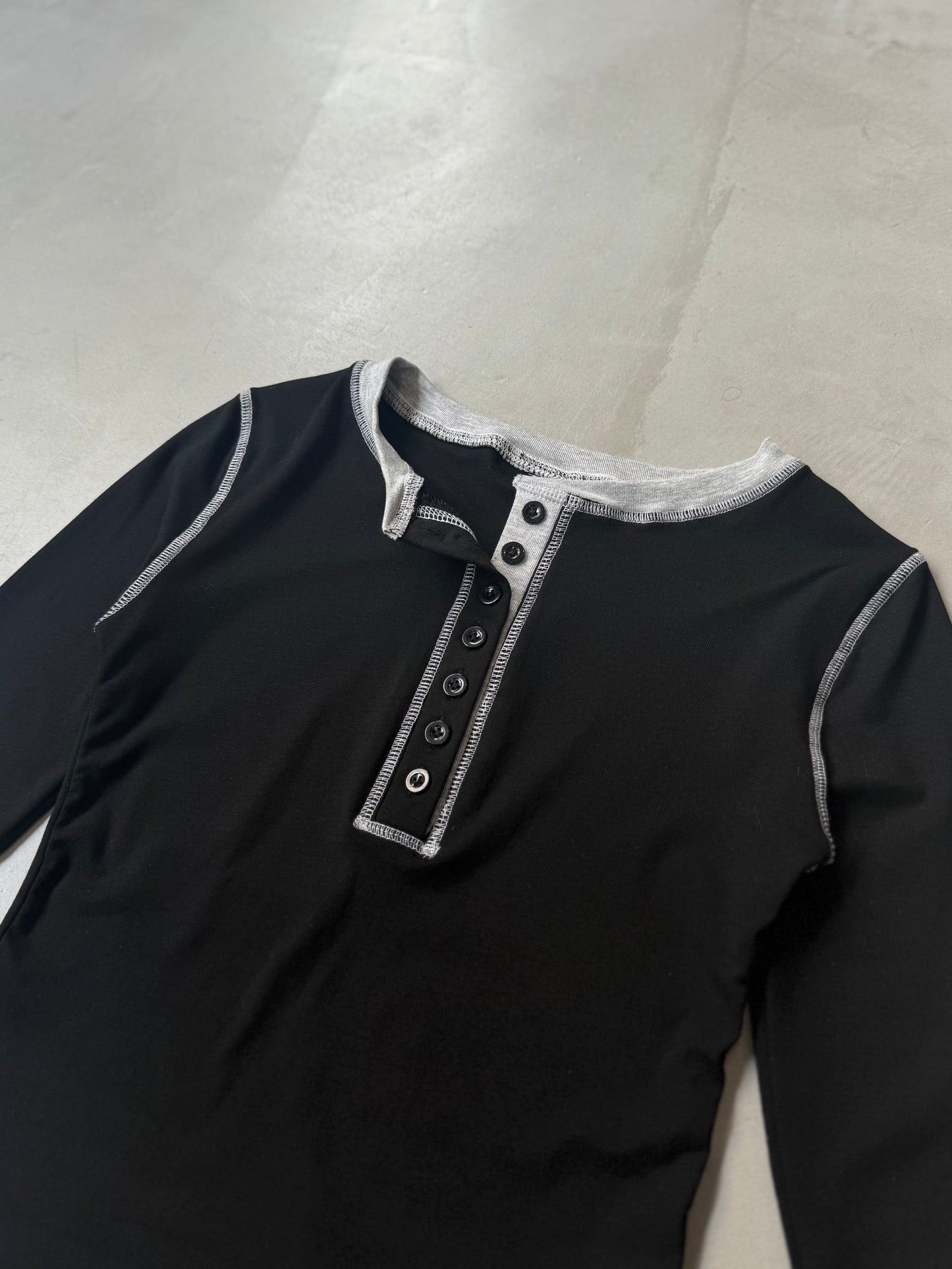 BLOCK HENRY NECK "BLACK"