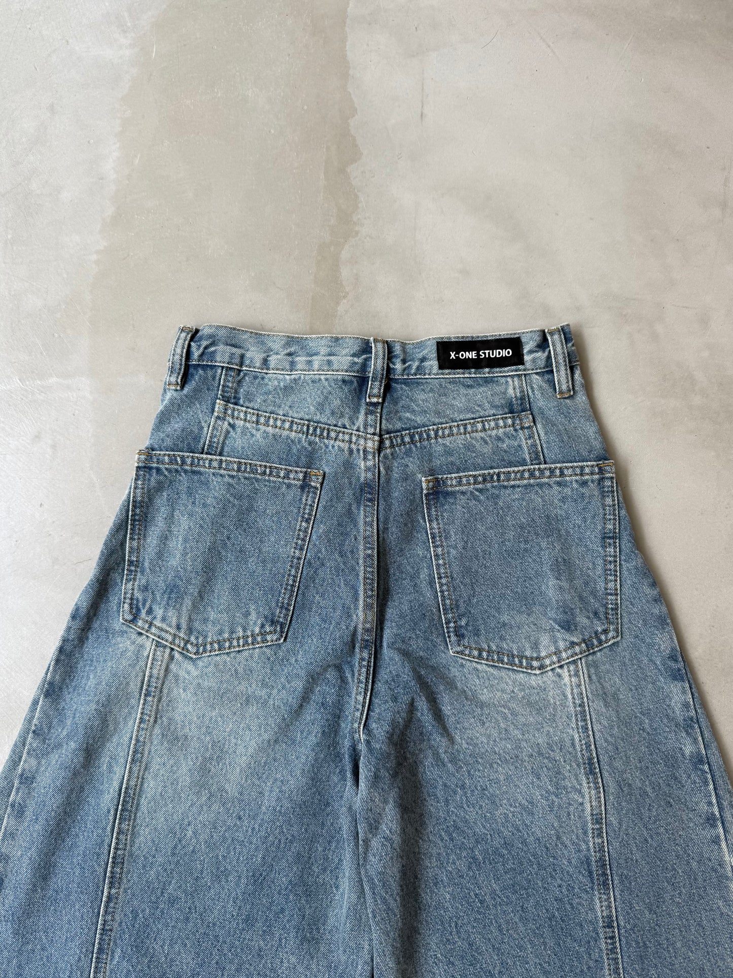 BARREL FIT DENIM