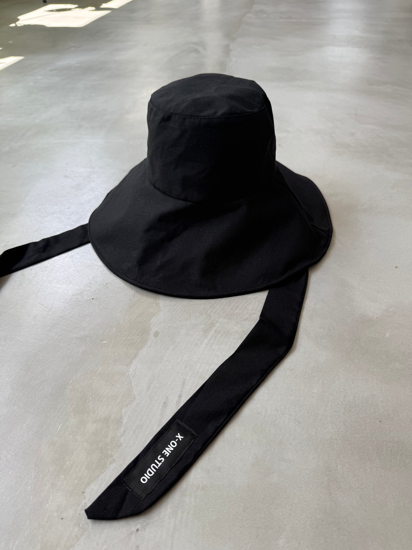 WIDE BRIM HAT