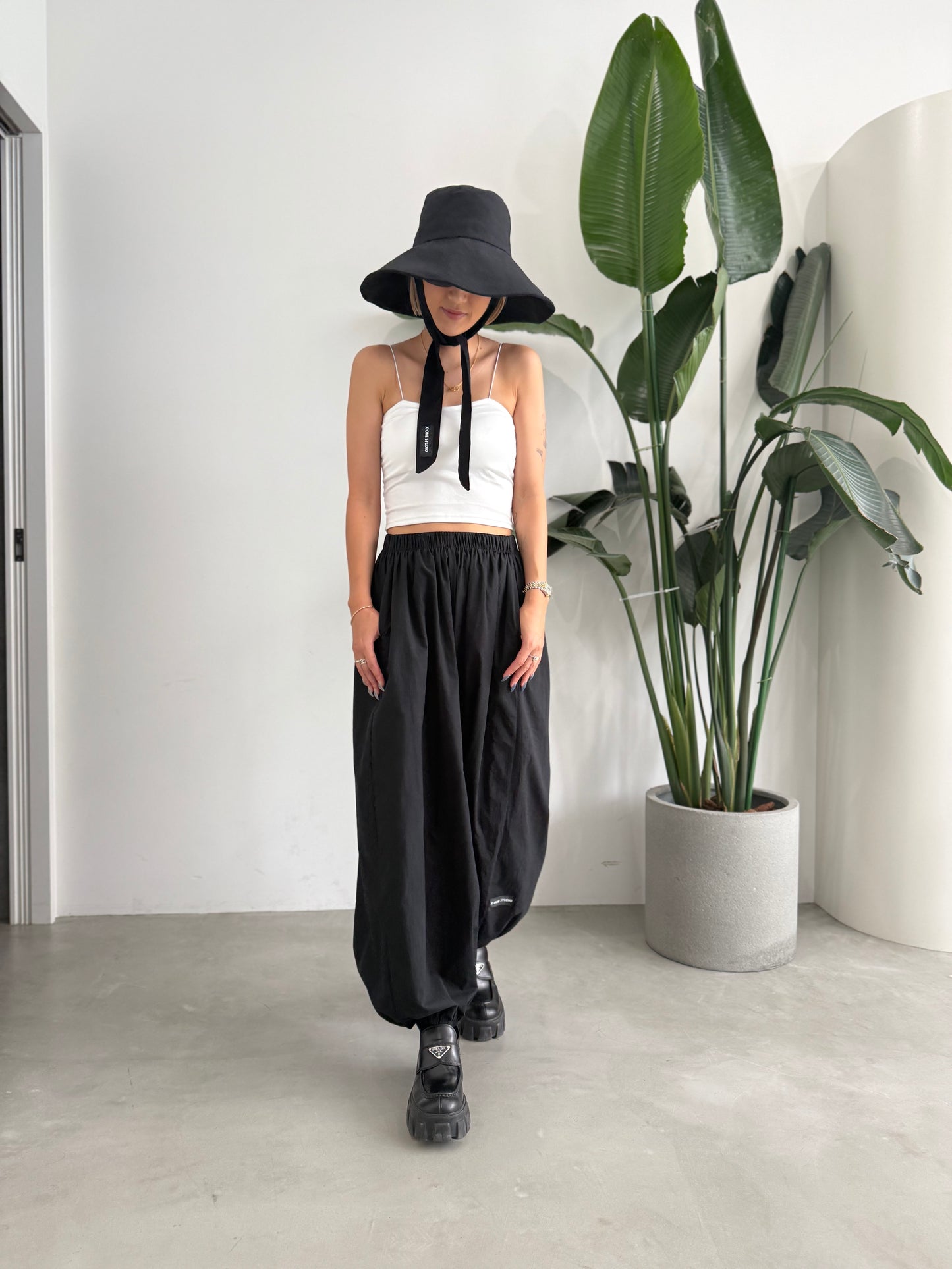 WIDE BRIM HAT