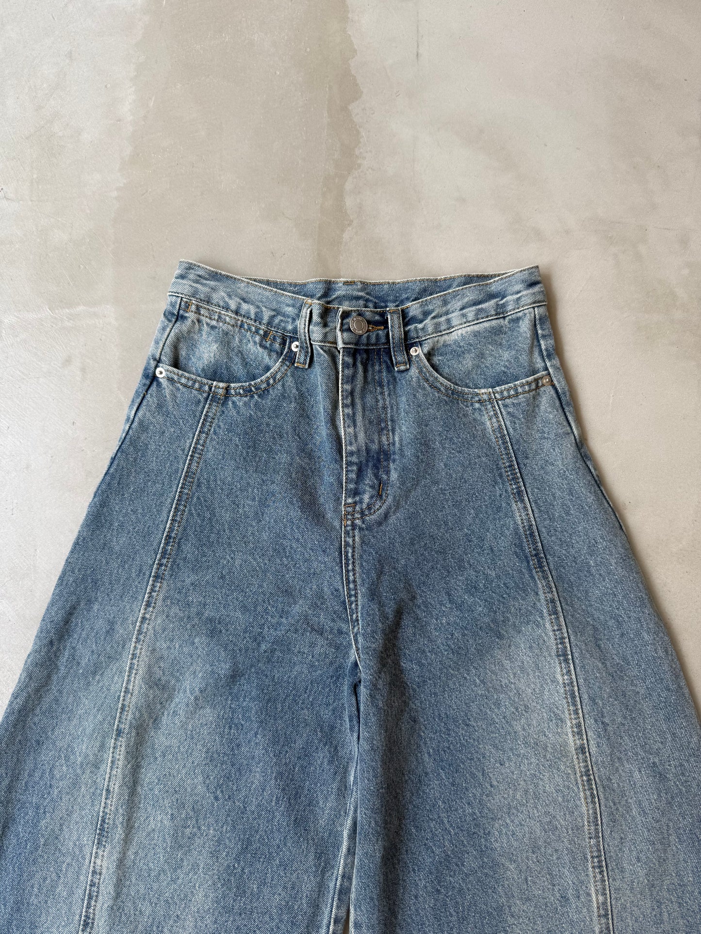 BARREL FIT DENIM