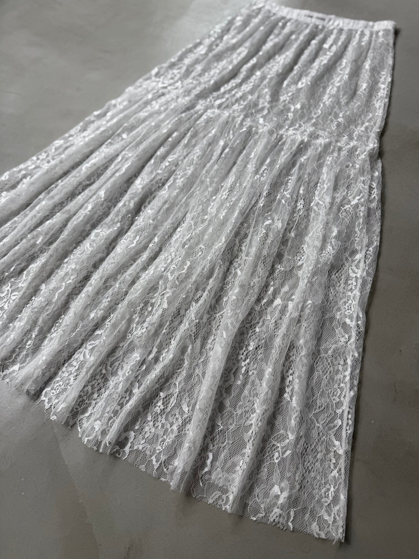 LAYERED LACE SKIRT "WHITE"