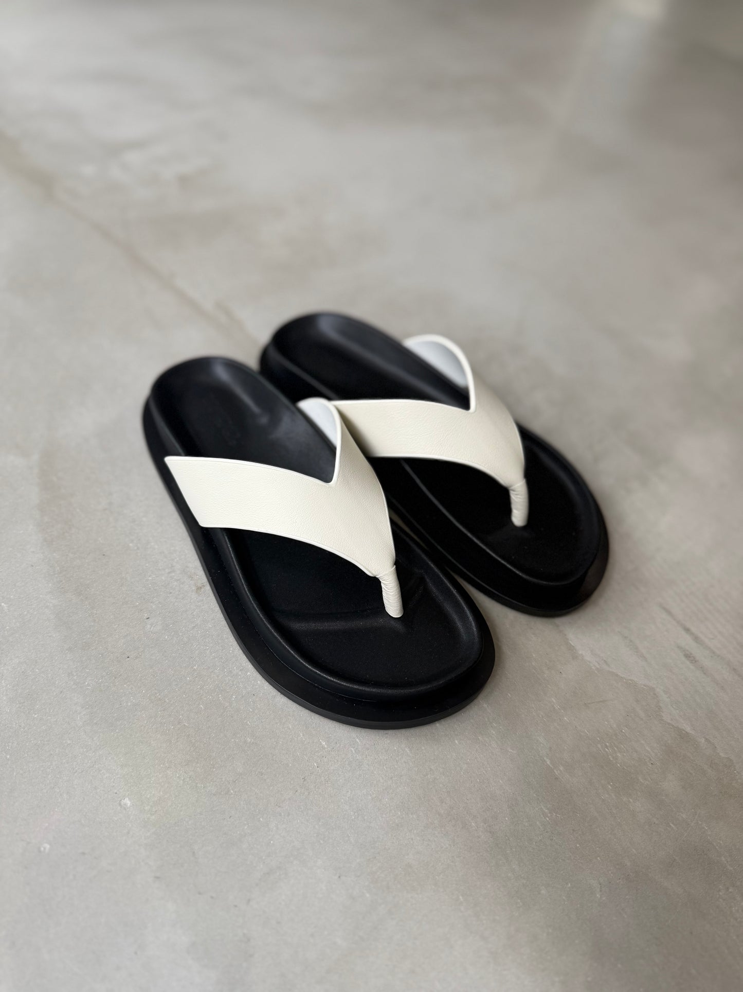 【Waa.】TONG SANDALS "WHITE"