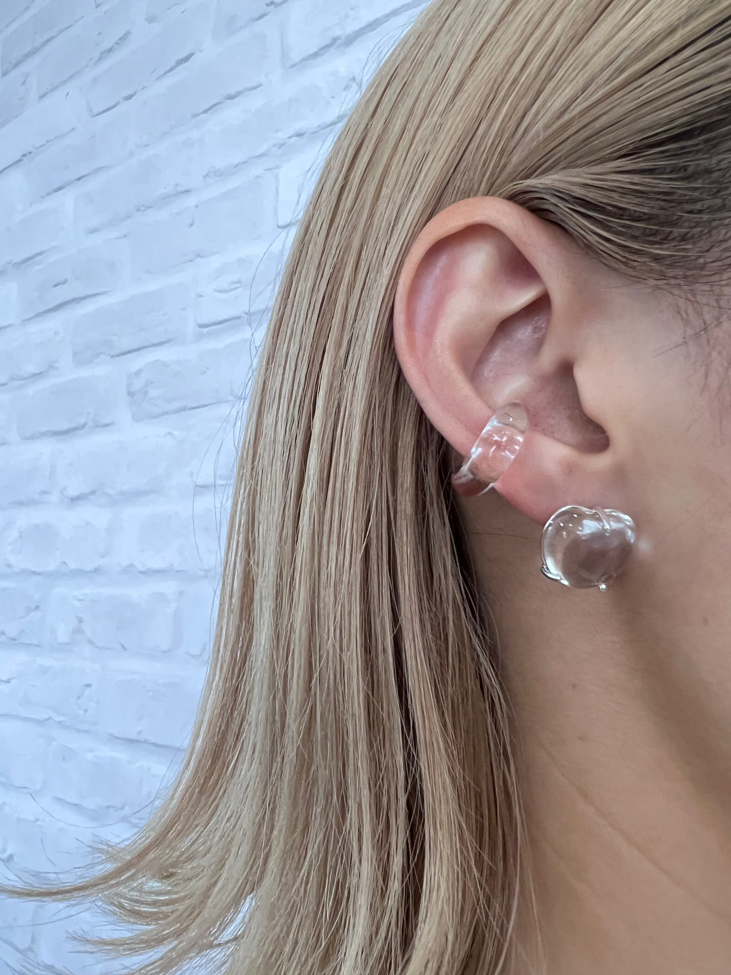 GLASSY BILLOW EARCUFF