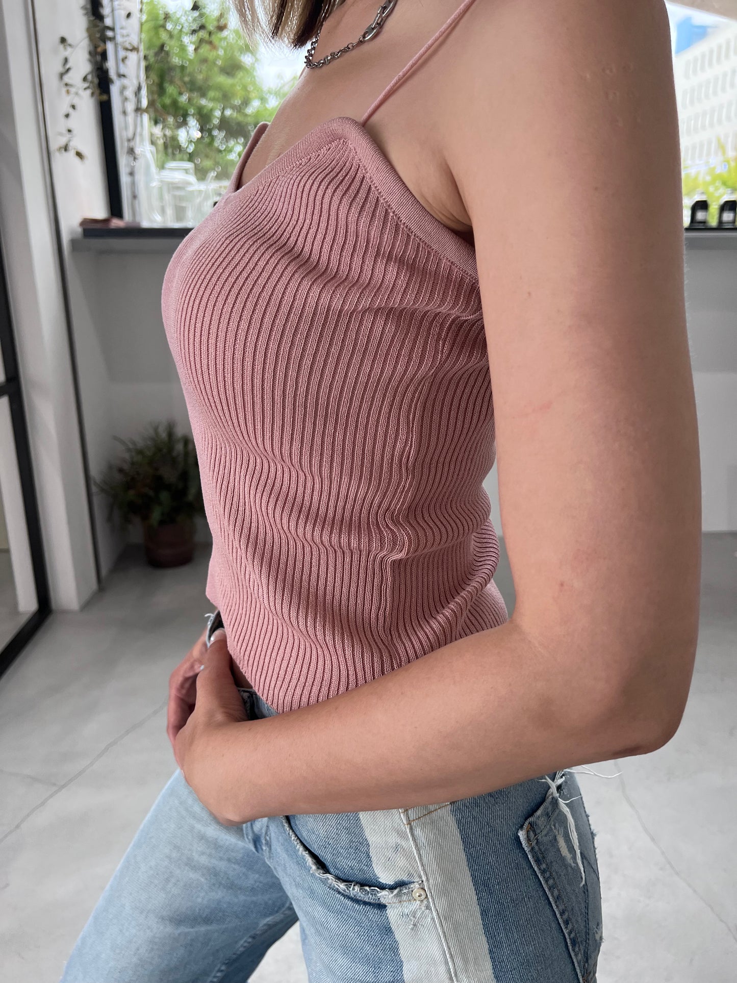 SPAGHETTI STRAP RIB CAMISOLE "STRAWBERRY"