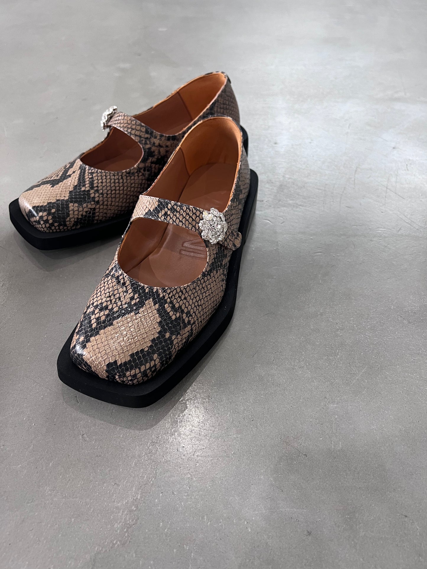 【GANNI】Mary Jane Ballerina "Ermine"