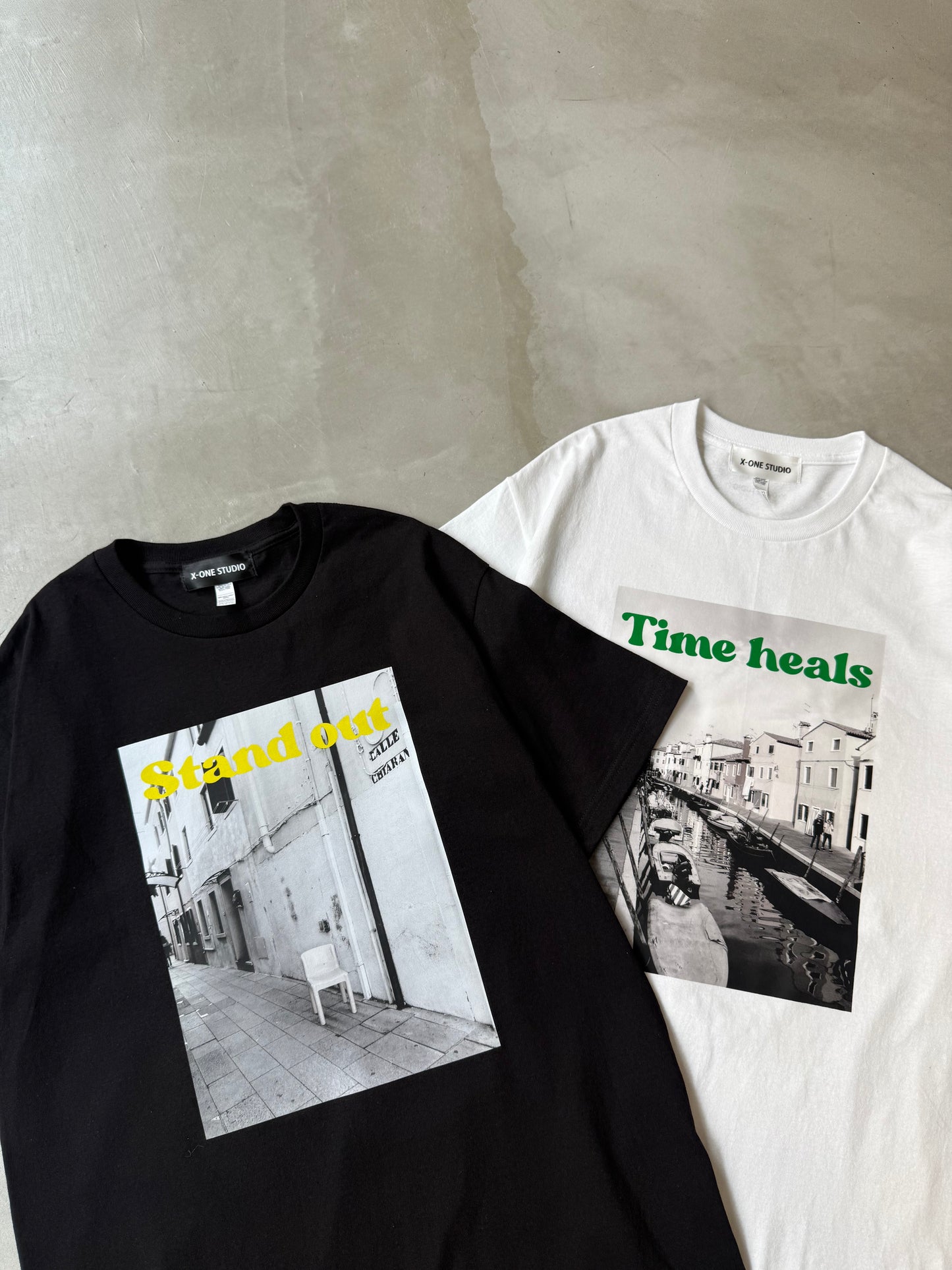 GRAPHIC TEE "Stand out"