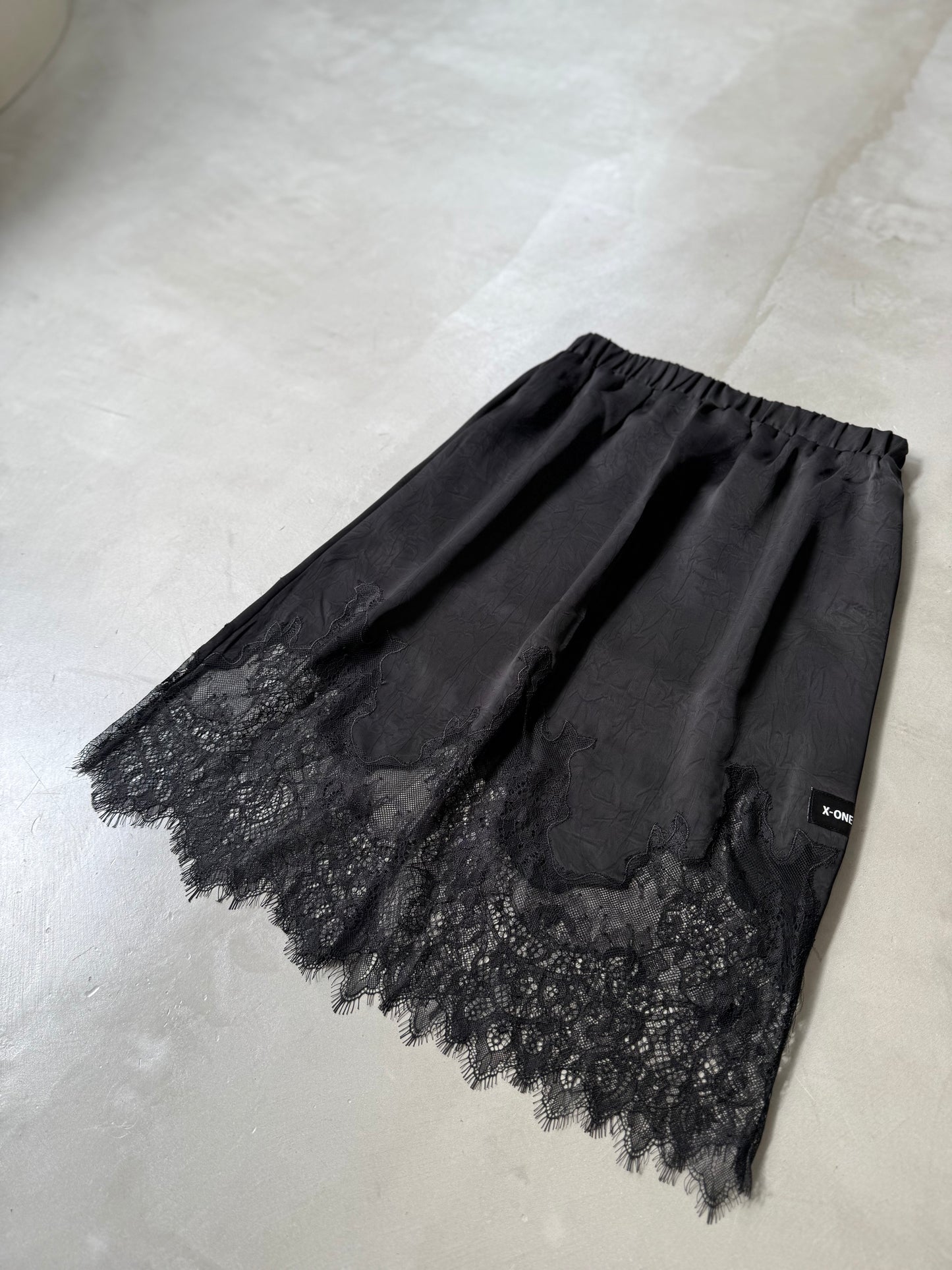 SATIN LACE SKIRT "BLACK"