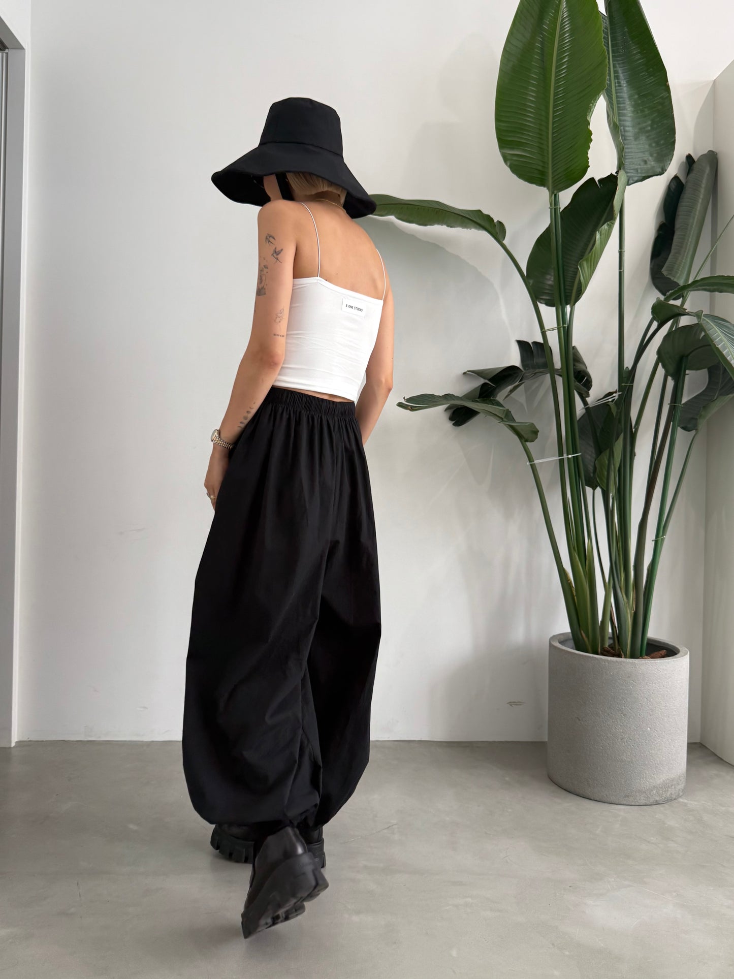 WIDE BRIM HAT