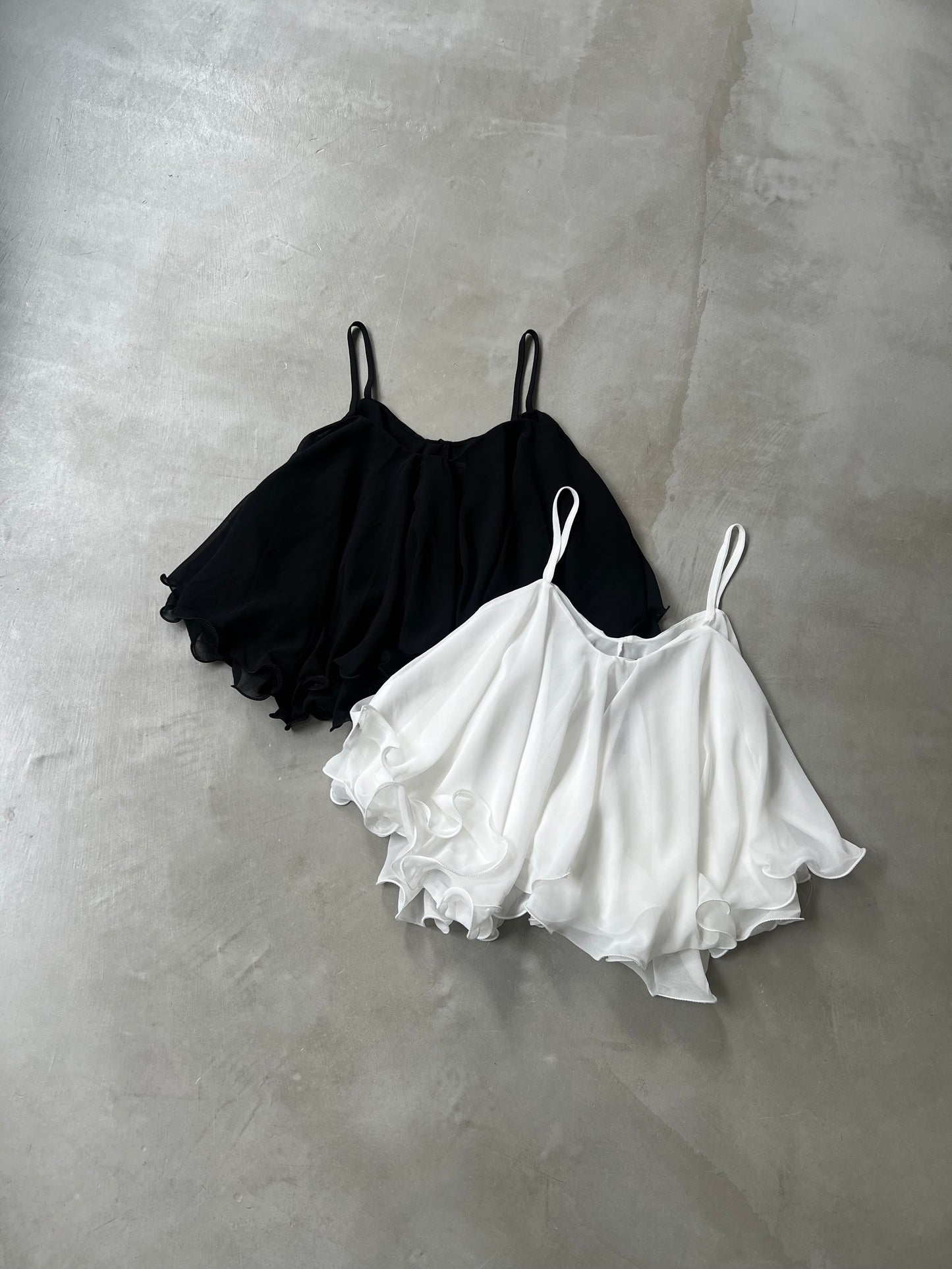 VOLUME FRILL CAMI "WHITE"