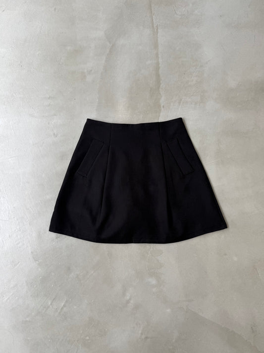 DOUBLE TUCK FLARE SKORT "BLACK"