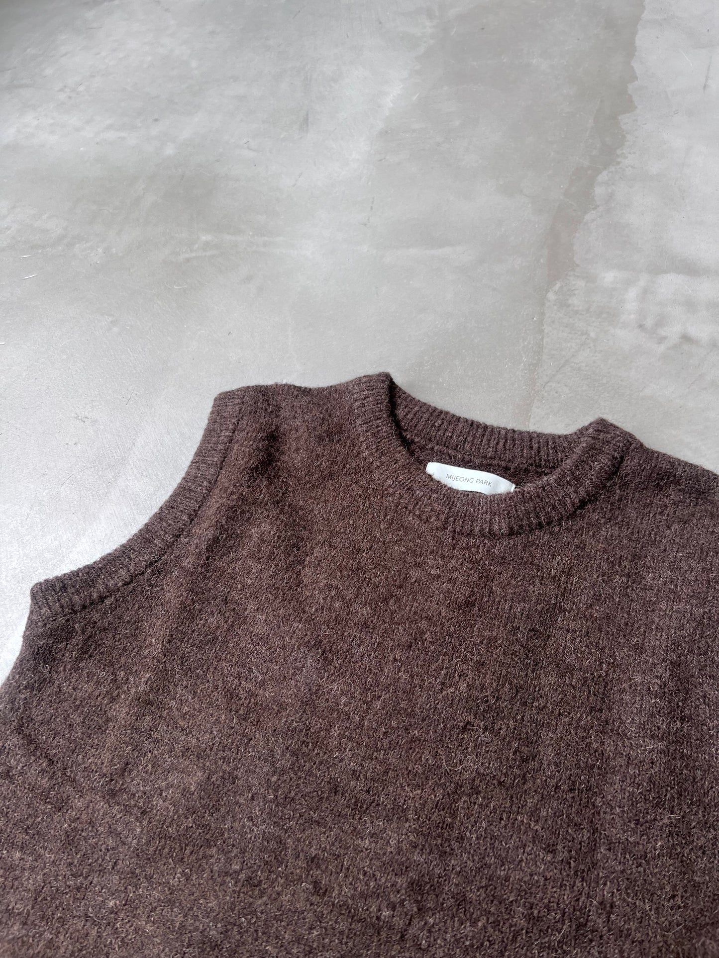 KNIT VEST "BROWN"