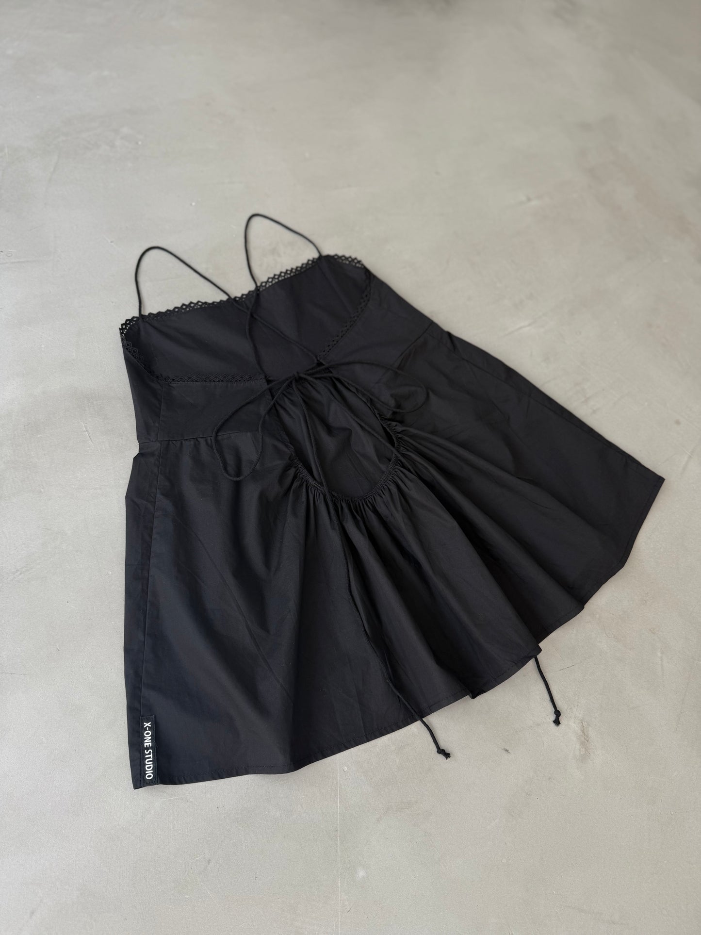 BACK OPEN CAMI "BLACK"