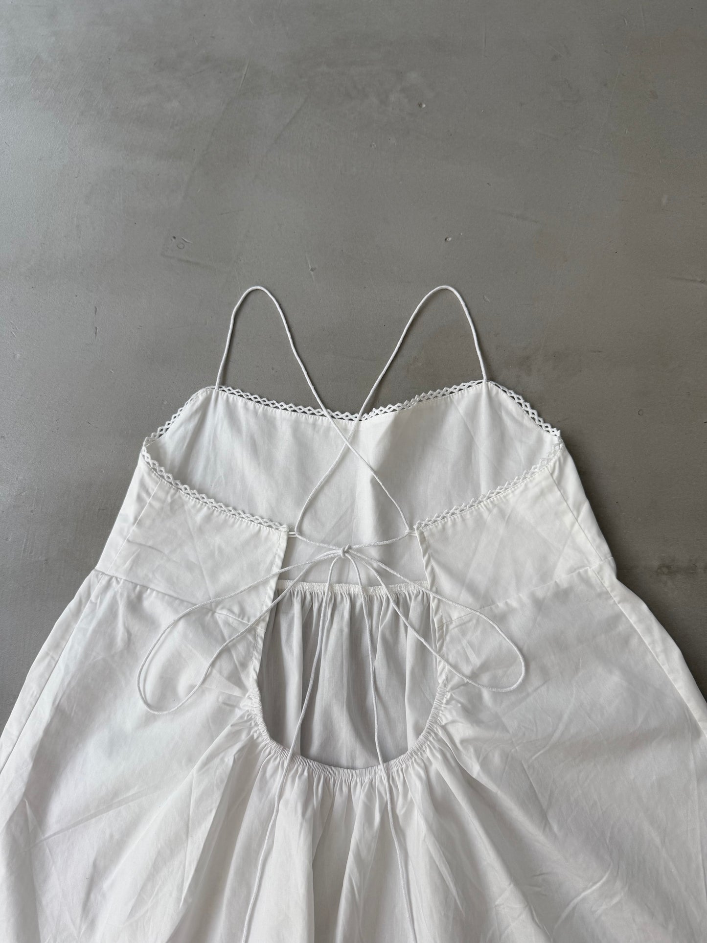 BACK OPEN CAMI "WHITE"