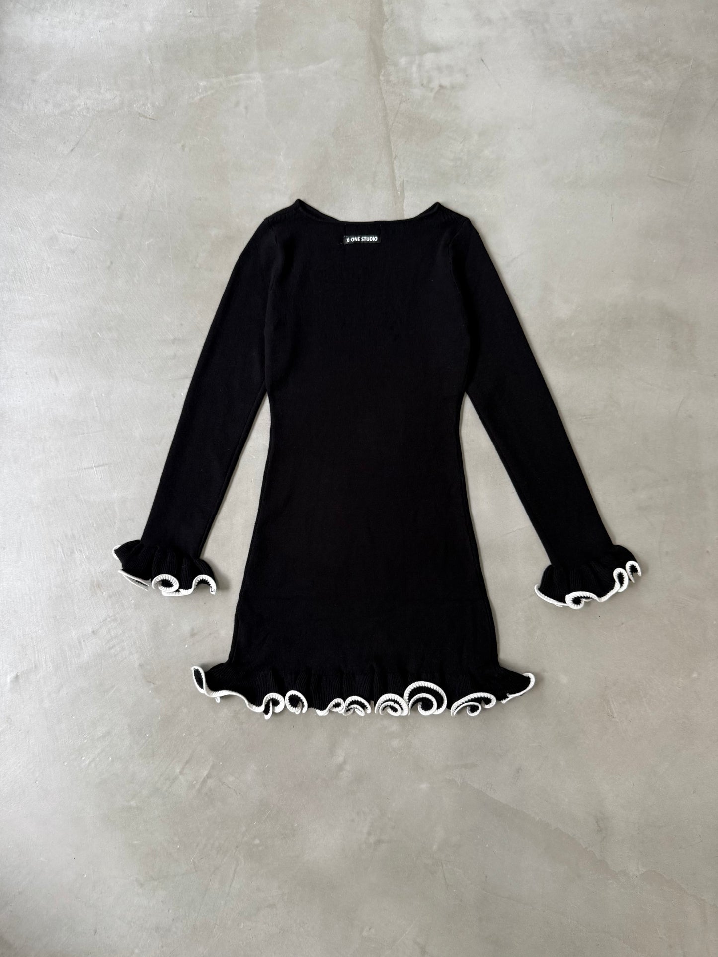 SHAKE FRILL DRESS "BLACK"