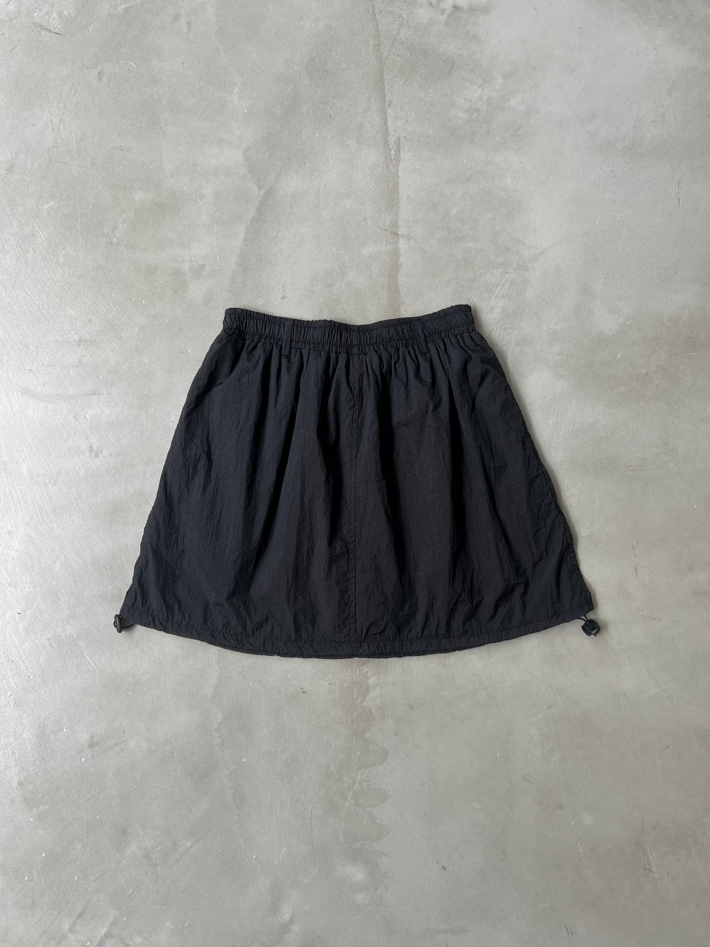 NYLON TRACK SKIRT "BLACK"