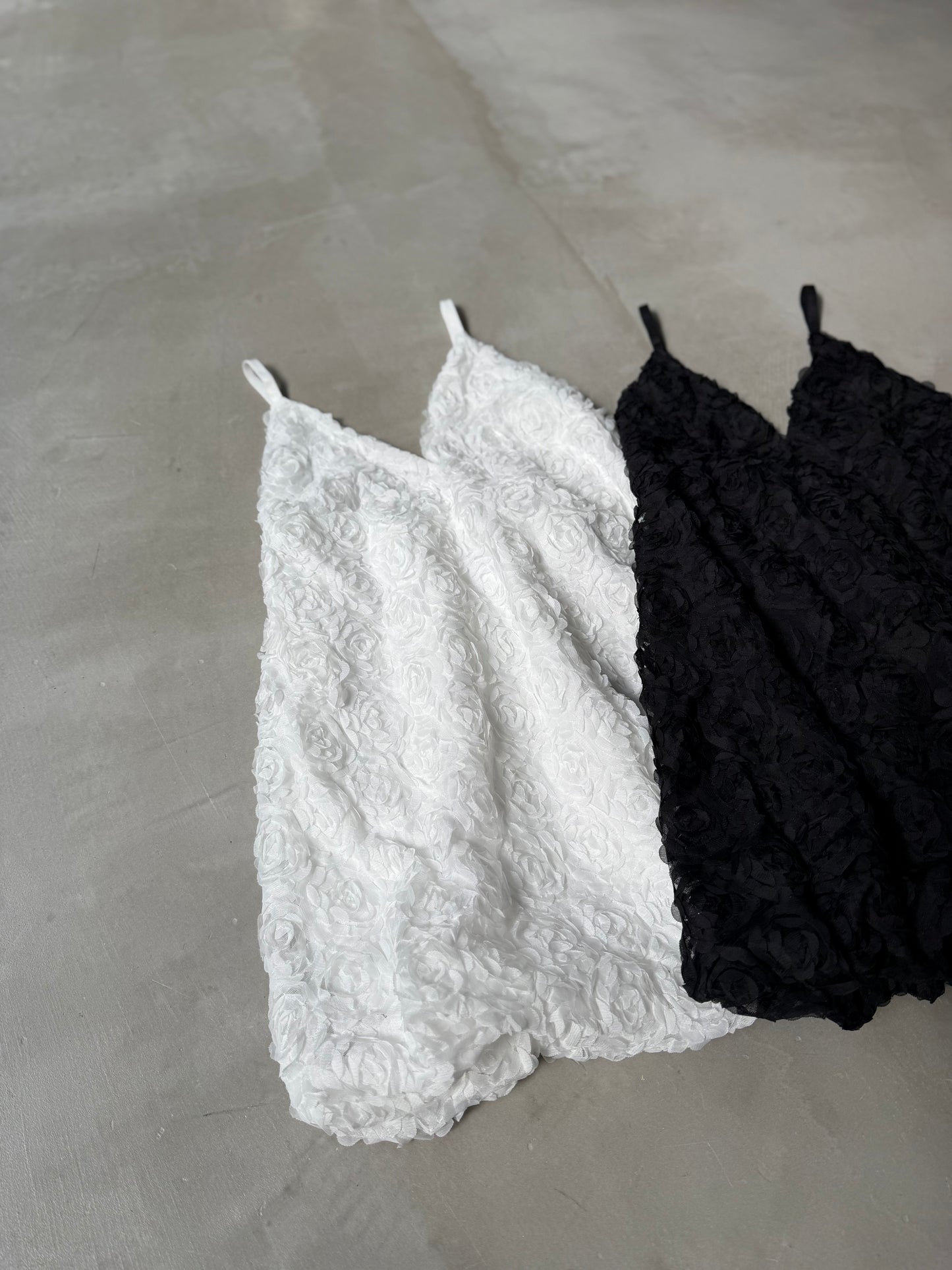 WAFFLE FLOWER TUNIC "BLACK"