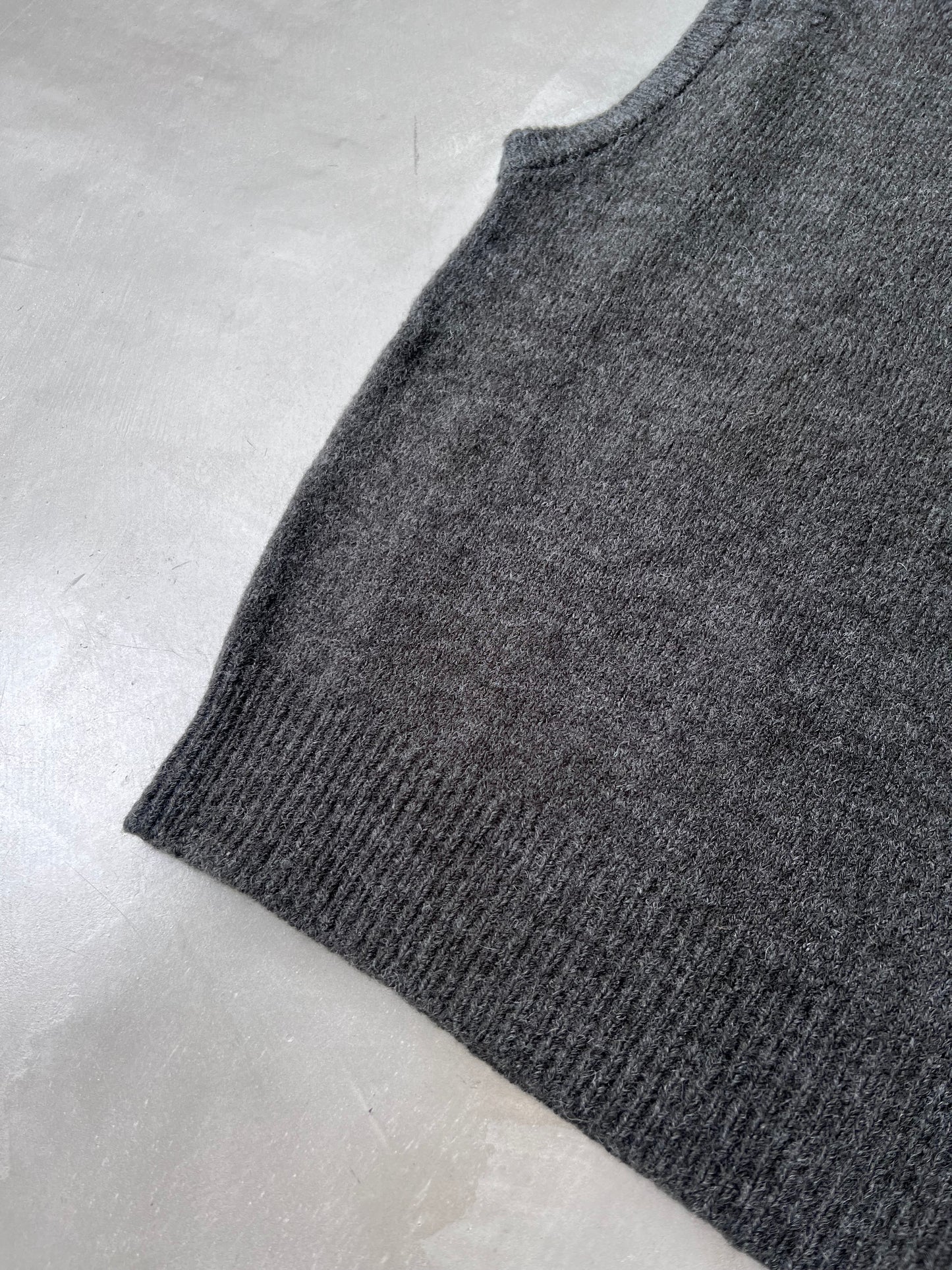 KNIT VEST "GRAY"