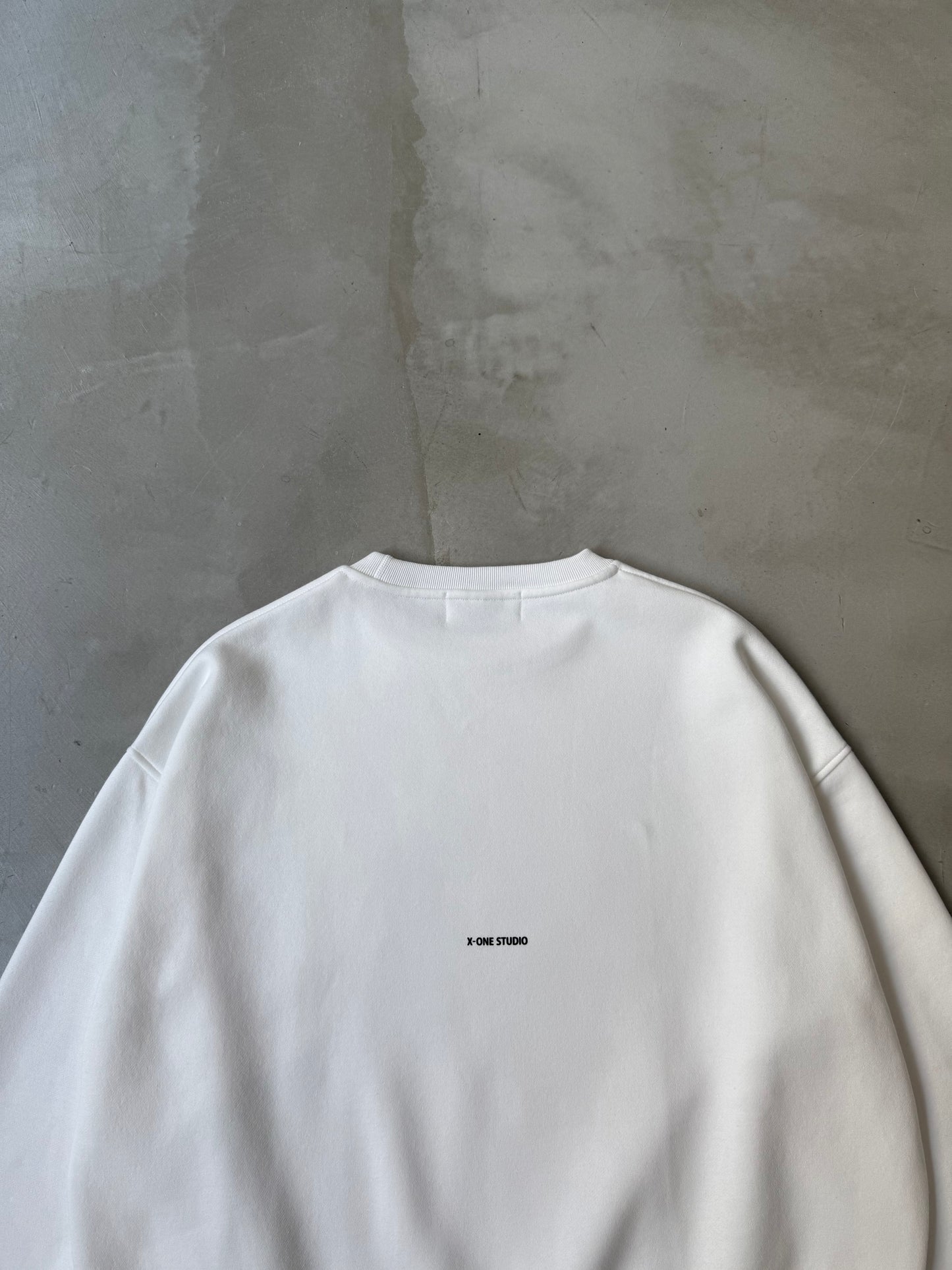 X-ONE BACK LOGO SWEAT "WHITE"