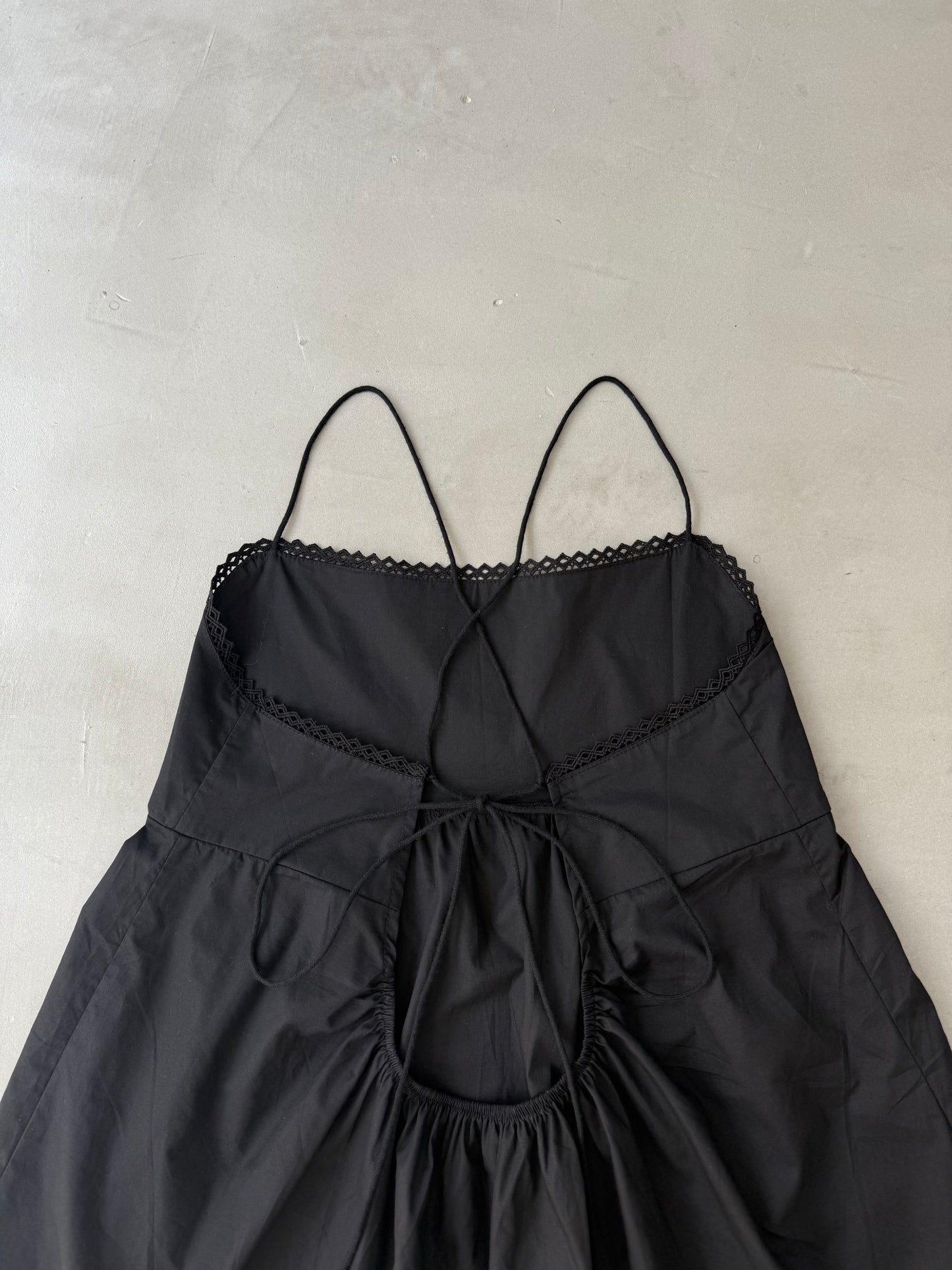 BACK OPEN CAMI "BLACK"