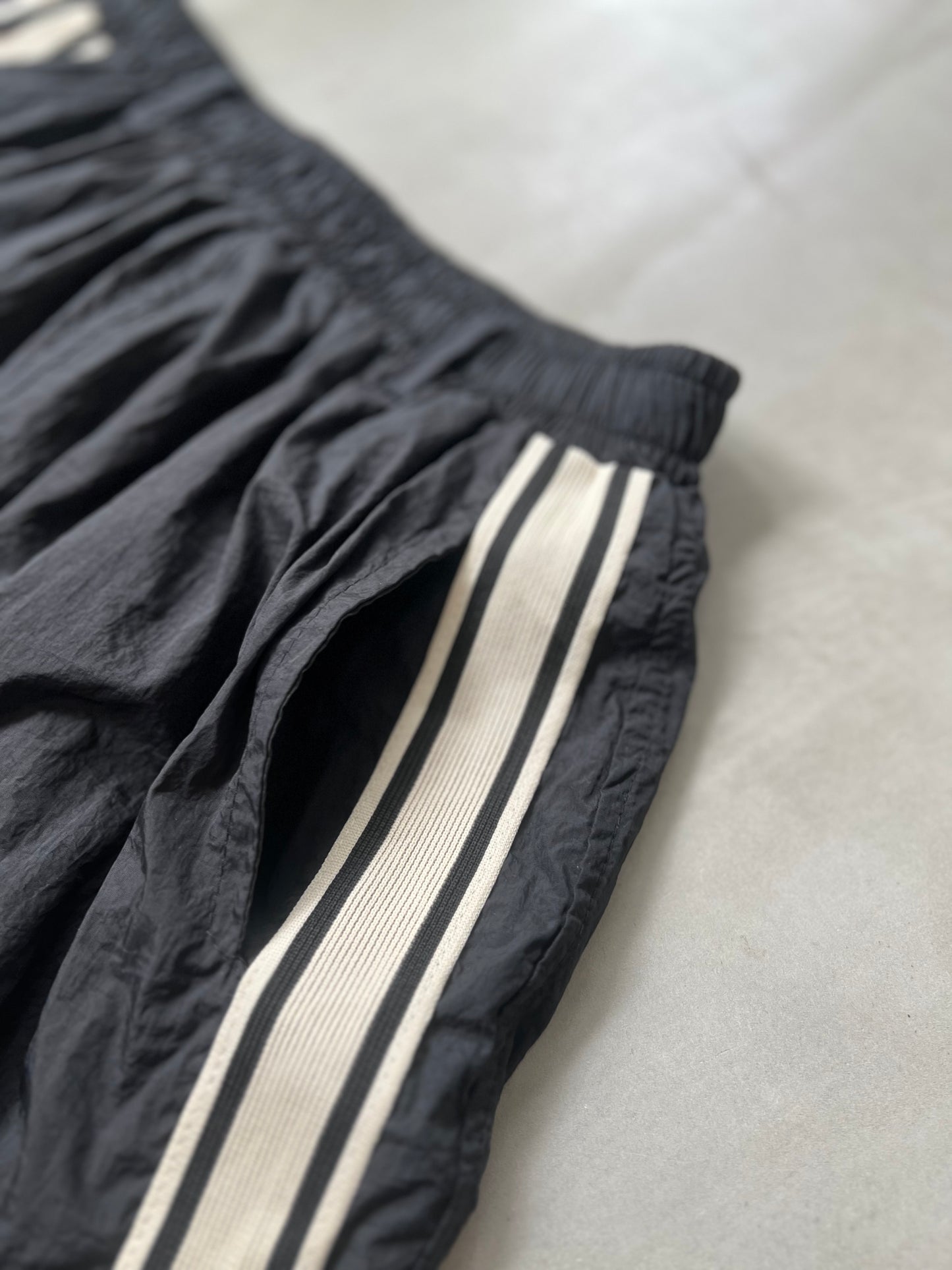 NYLON TRACK SKIRT "BLACK"