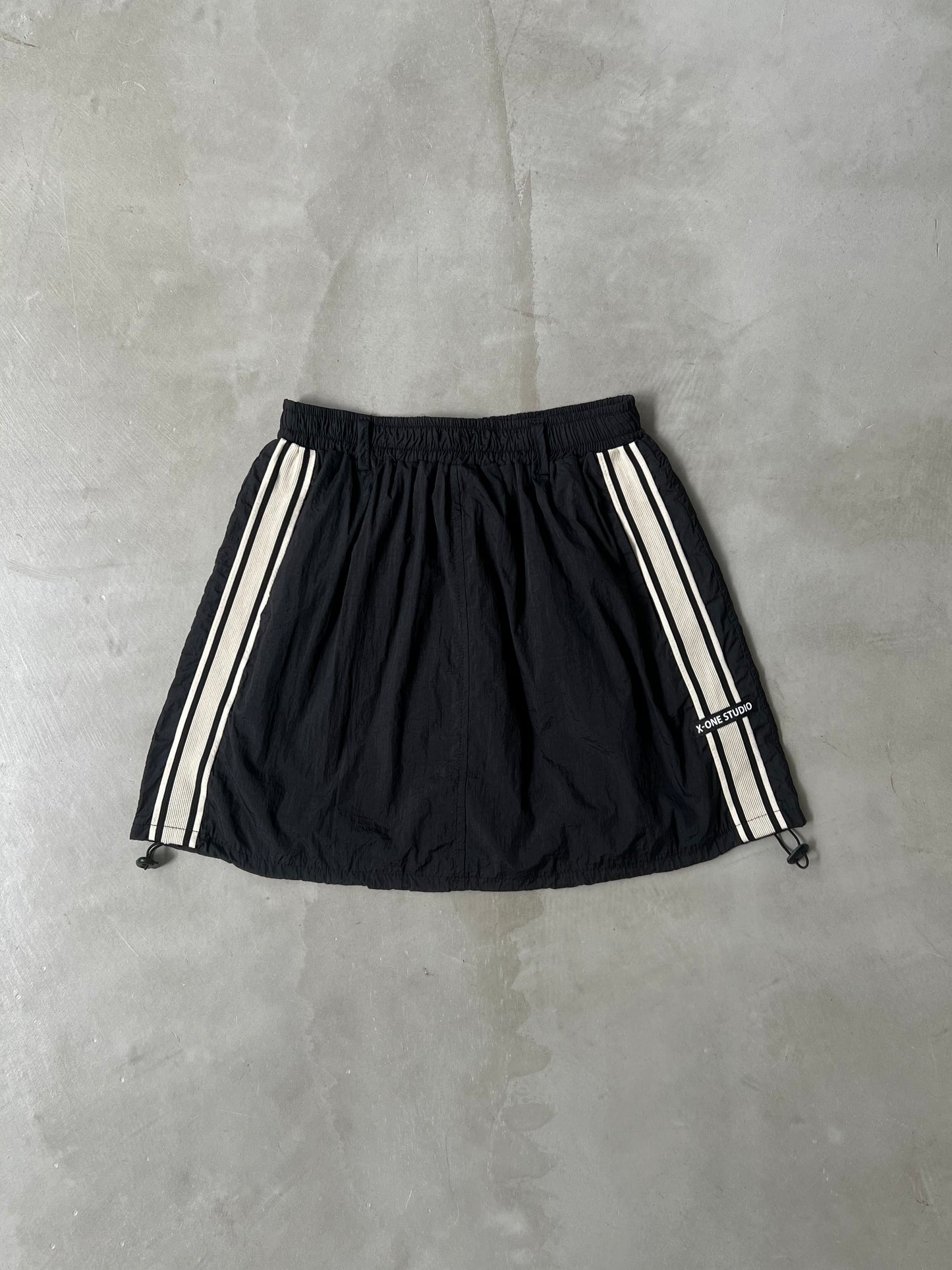 NYLON TRACK SKIRT "BLACK"