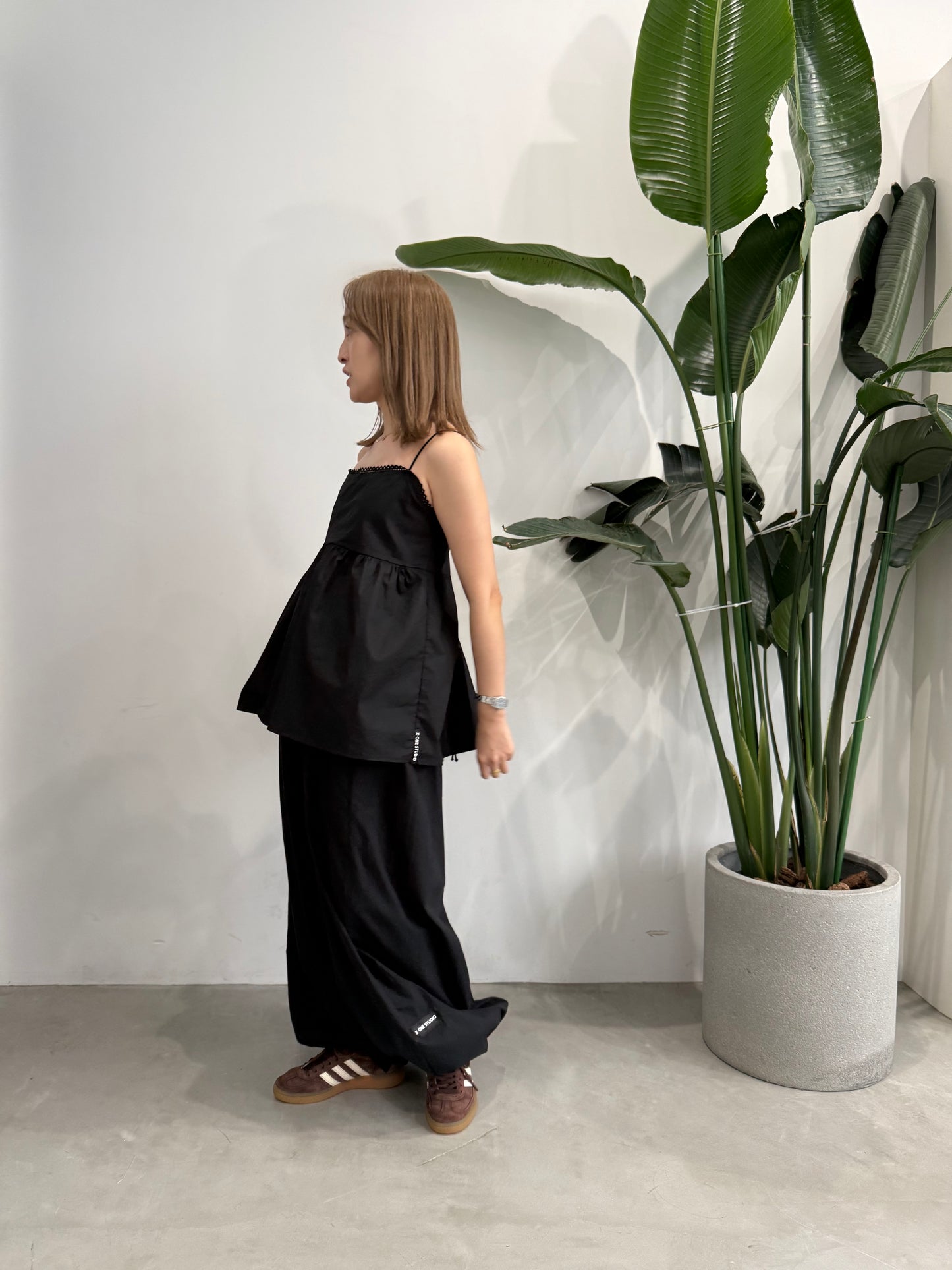 BACK OPEN CAMI "BLACK"