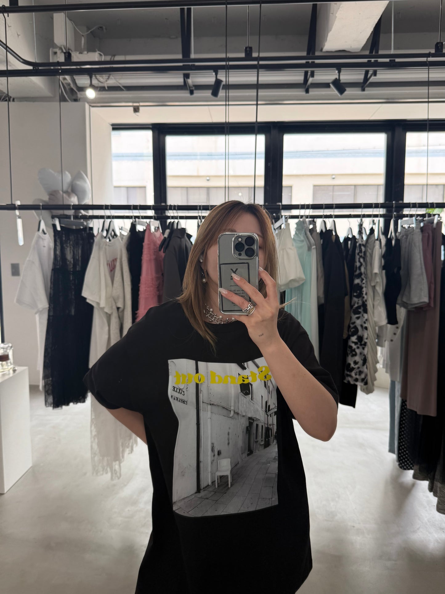GRAPHIC TEE "Stand out"