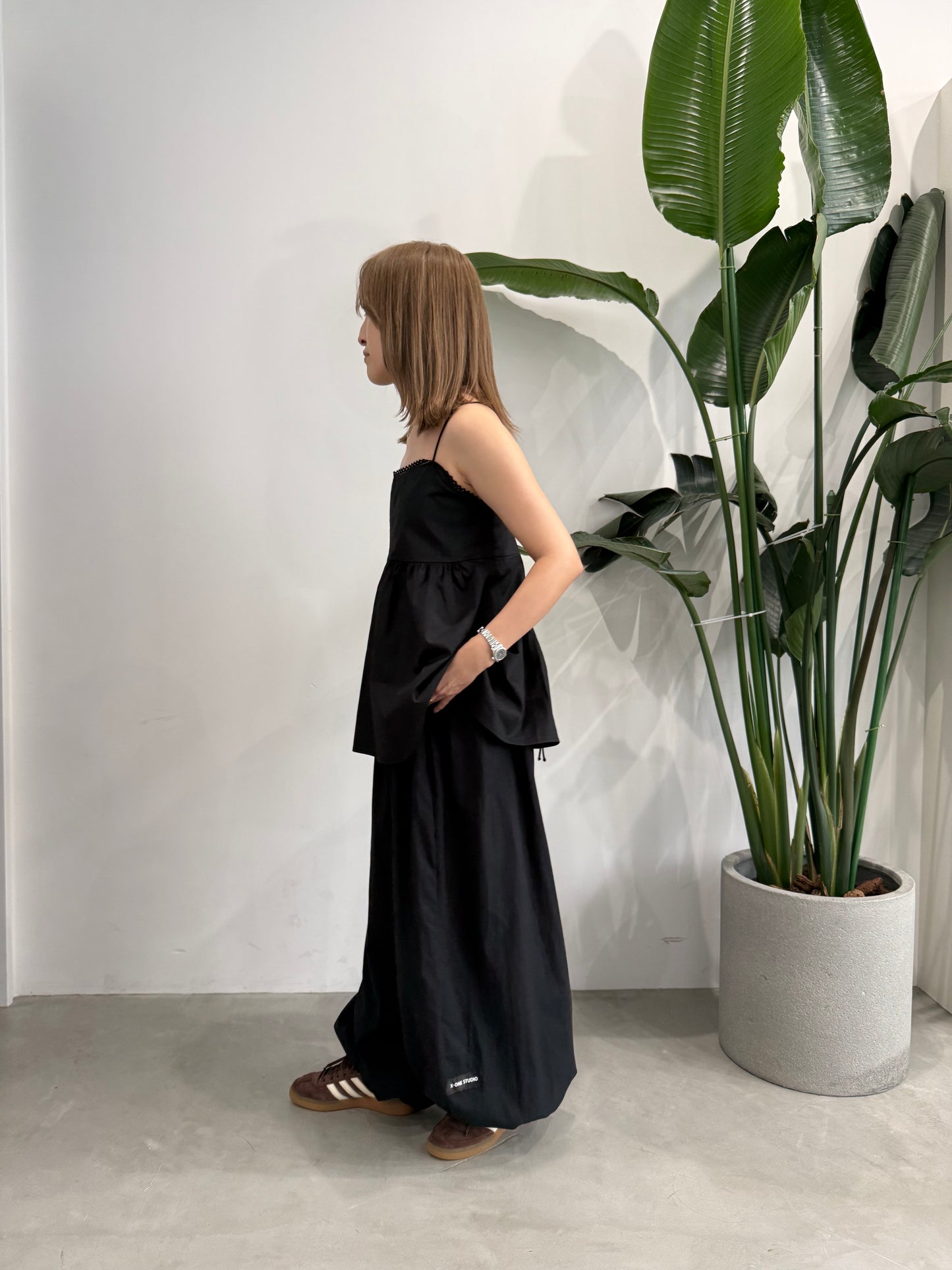 BACK OPEN CAMI "BLACK"