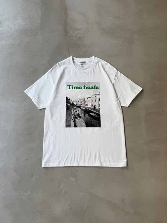 GRAPHIC TEE "Time heals"