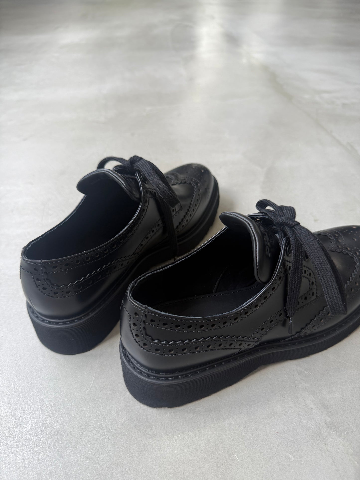 【PRADA】WINGTIP LEATHER LOAFER