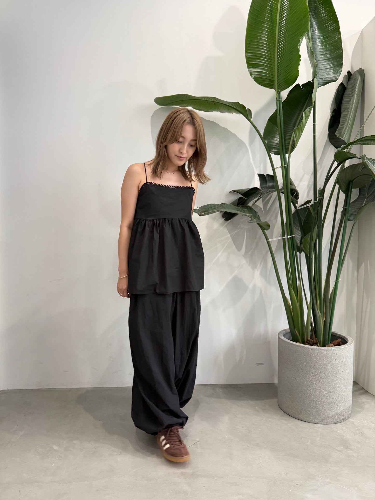 BACK OPEN CAMI "BLACK"