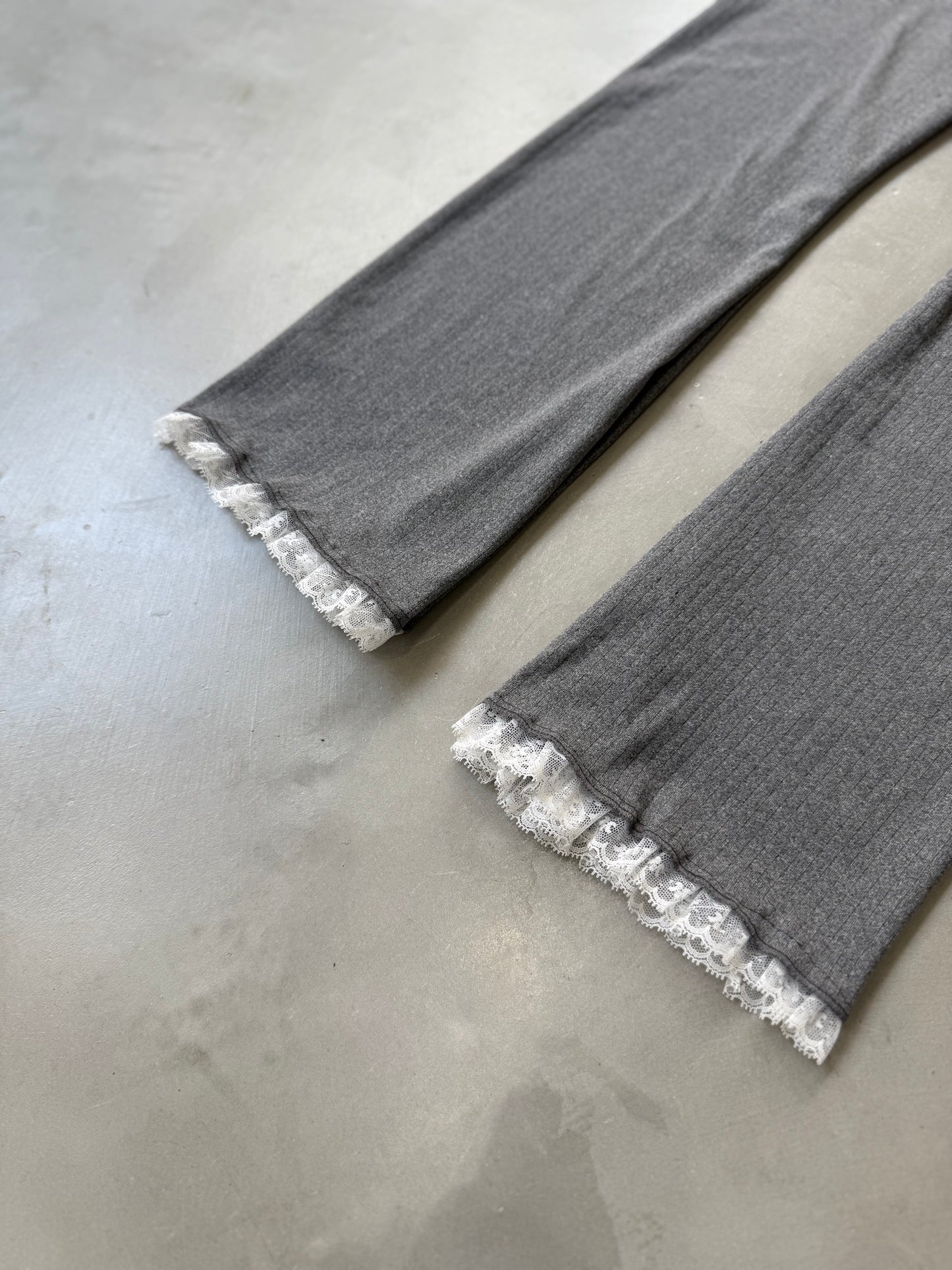 RIB LACE FRILL LEGGINGS "GRAY"