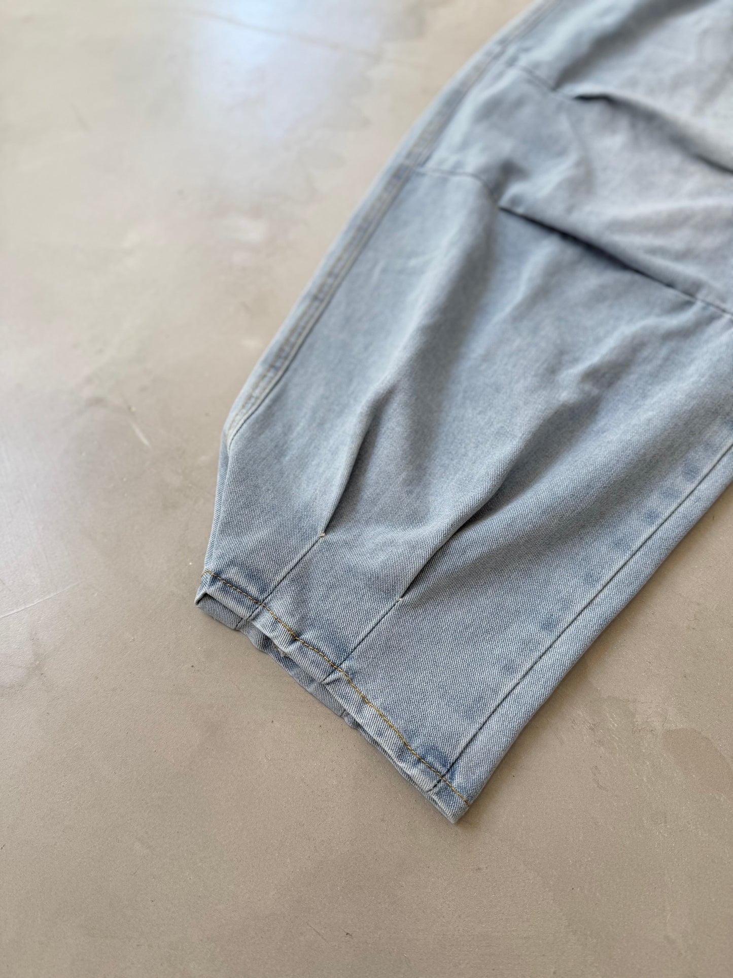 LOOSE DENIM SWEAT