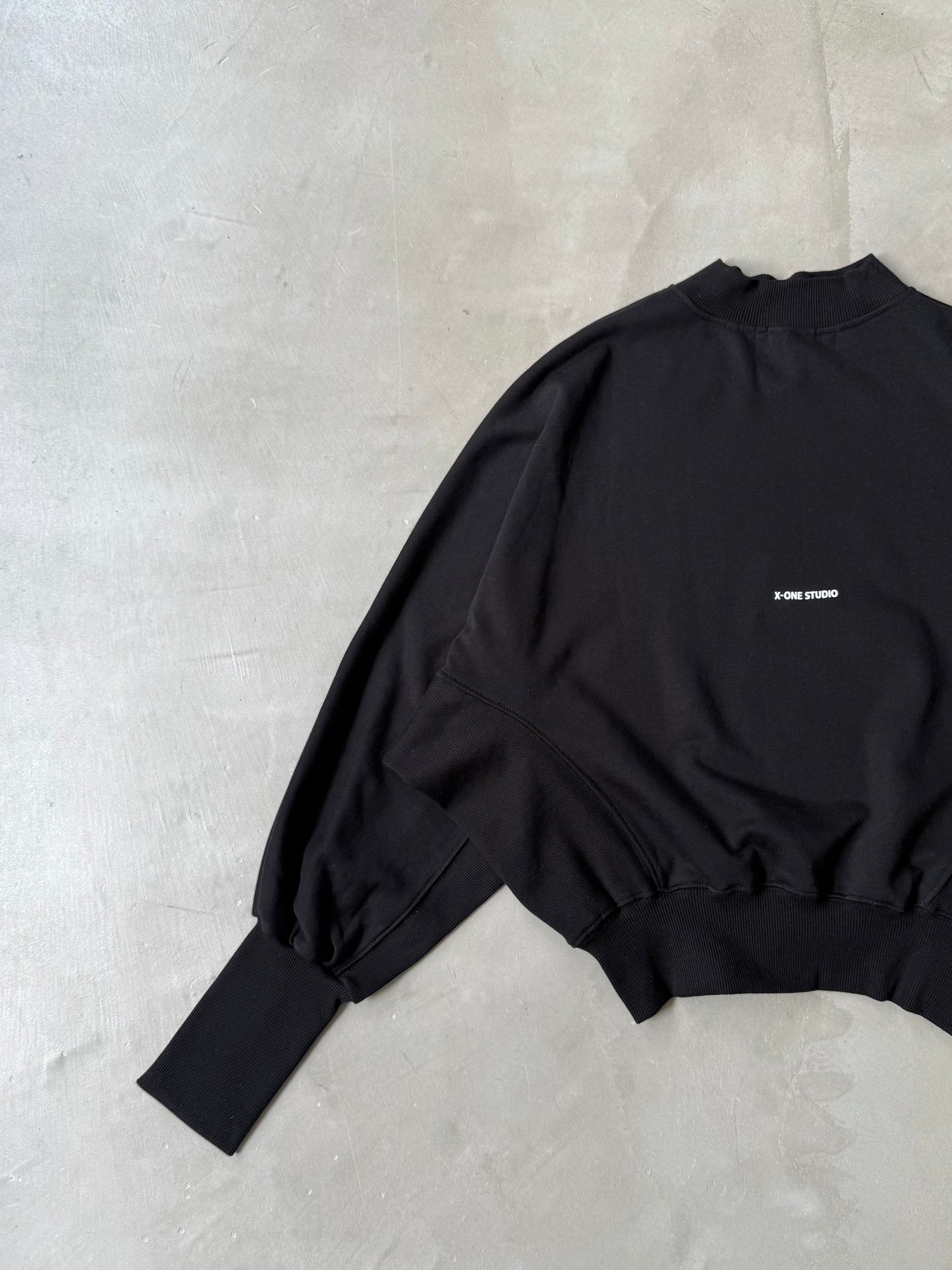 BALLOON SLEEVE SWEAT "BLACK"