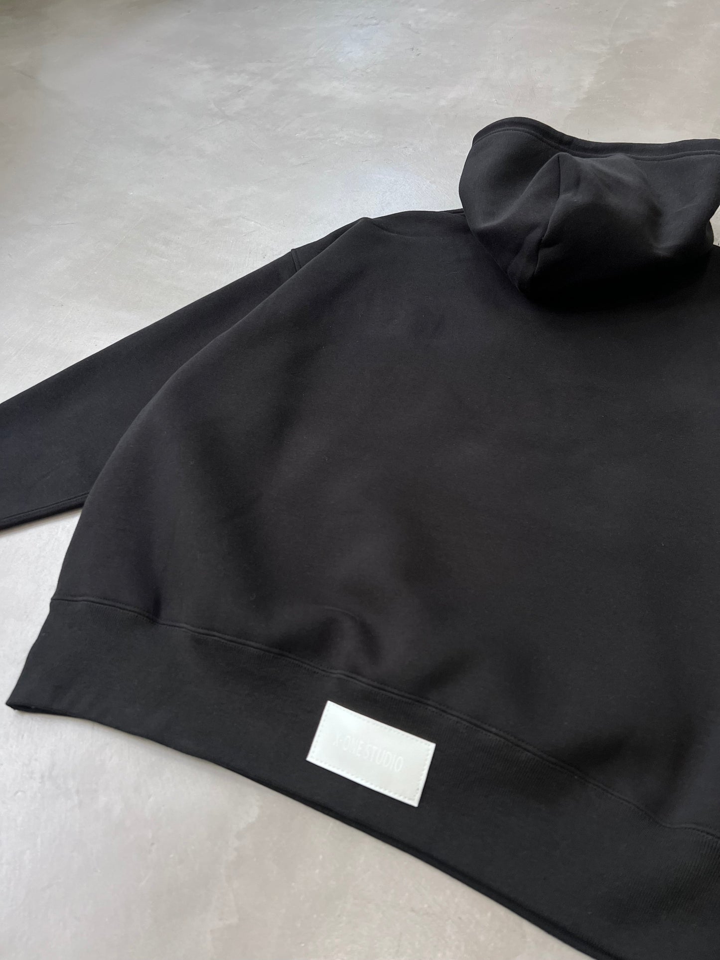 X-ONE WIDE HOODIE "BLACK"